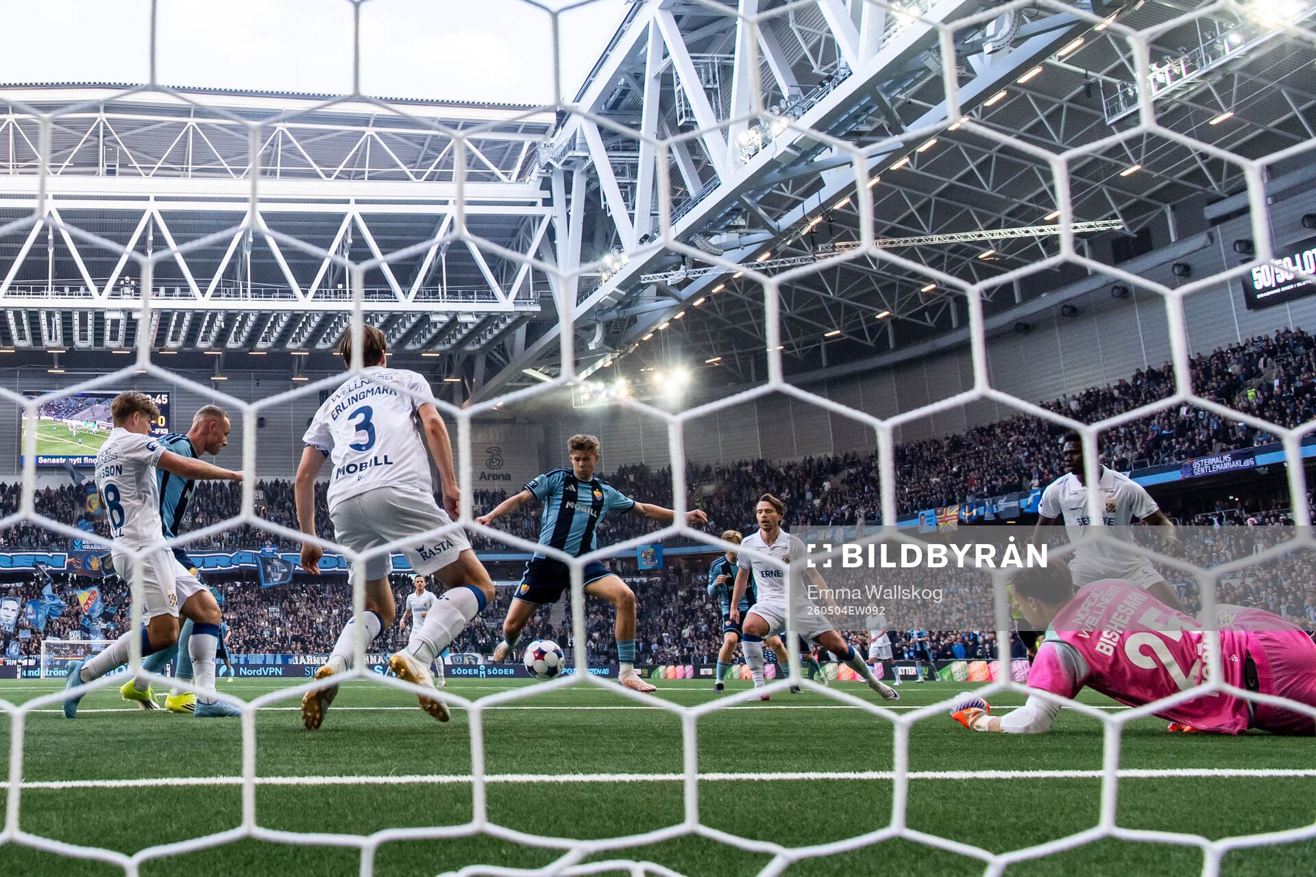 Djurgårdens Patric Åslund gör 2-0 bakom IFK Göteborgs