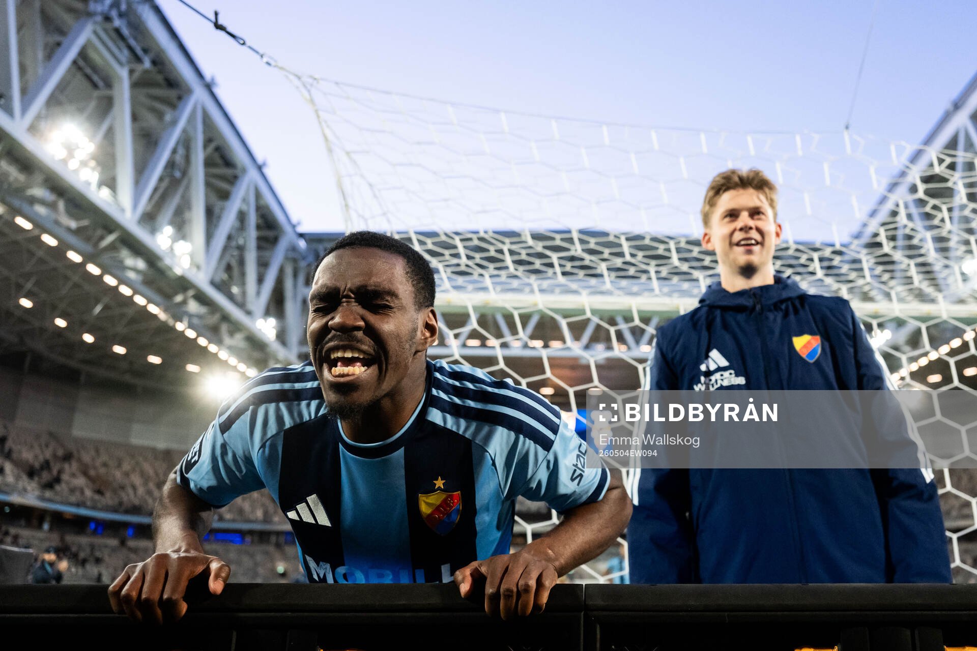 Djurgårdens Joel Asoro och Patric Åslund jublar