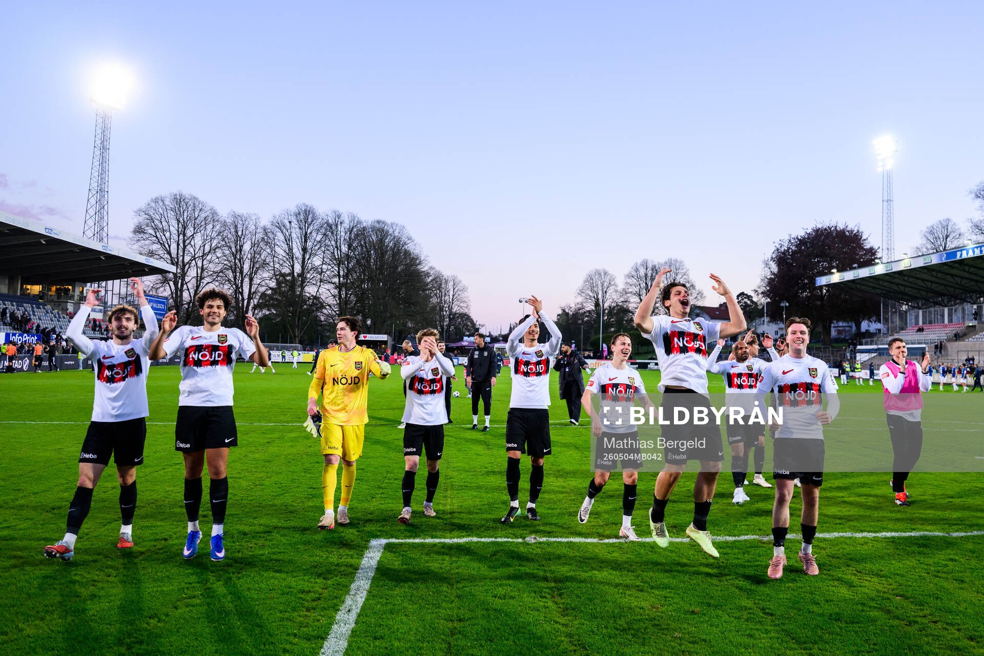 Brommapojkarnas Kevin Ackermann jublar