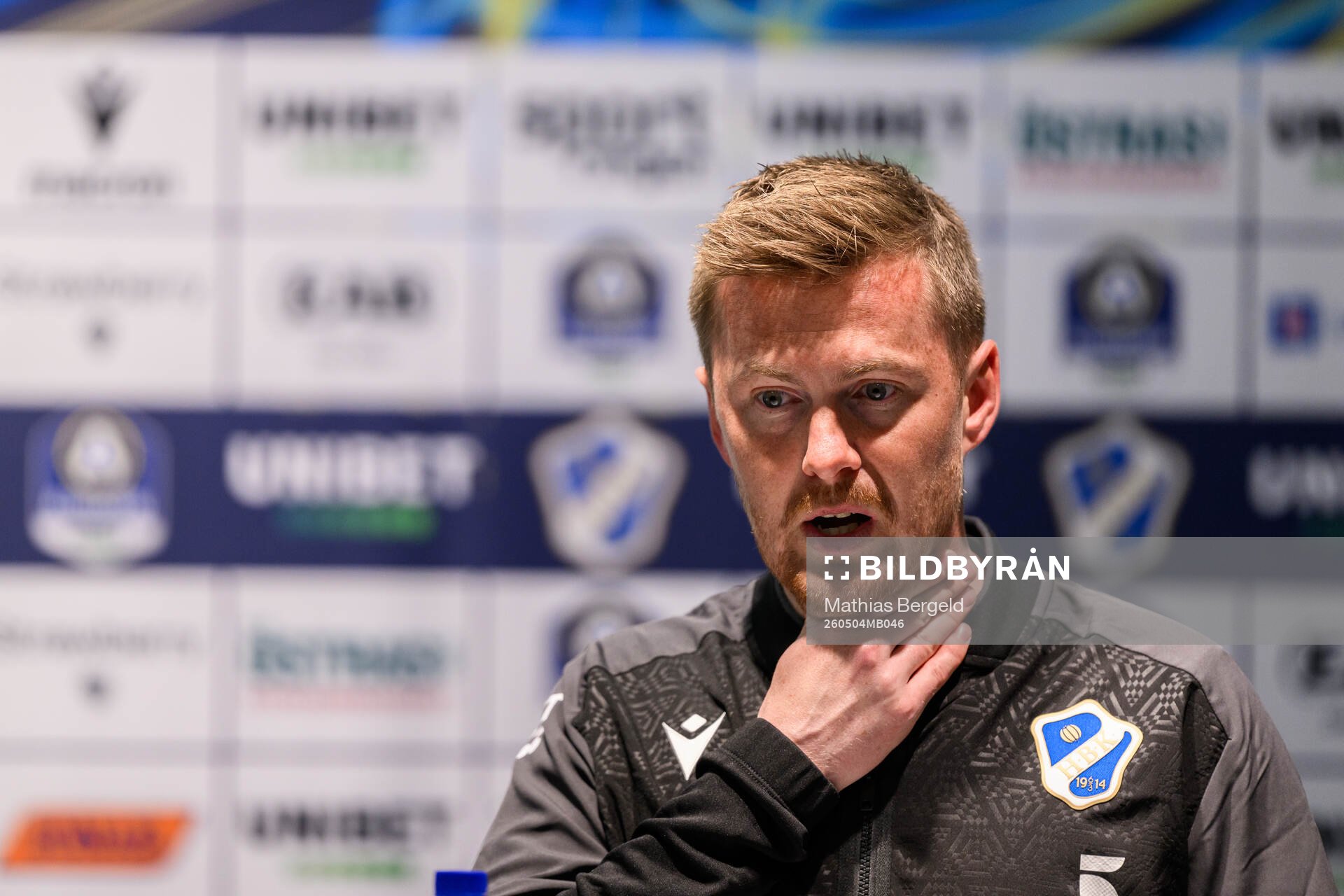 Halmstads tränare Johan Lindholm på presskonferensen