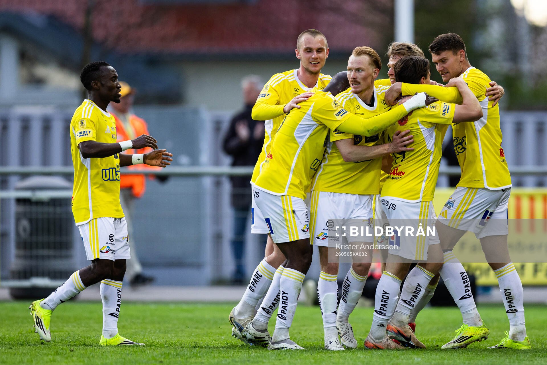 Falkenbergs spelare jublar