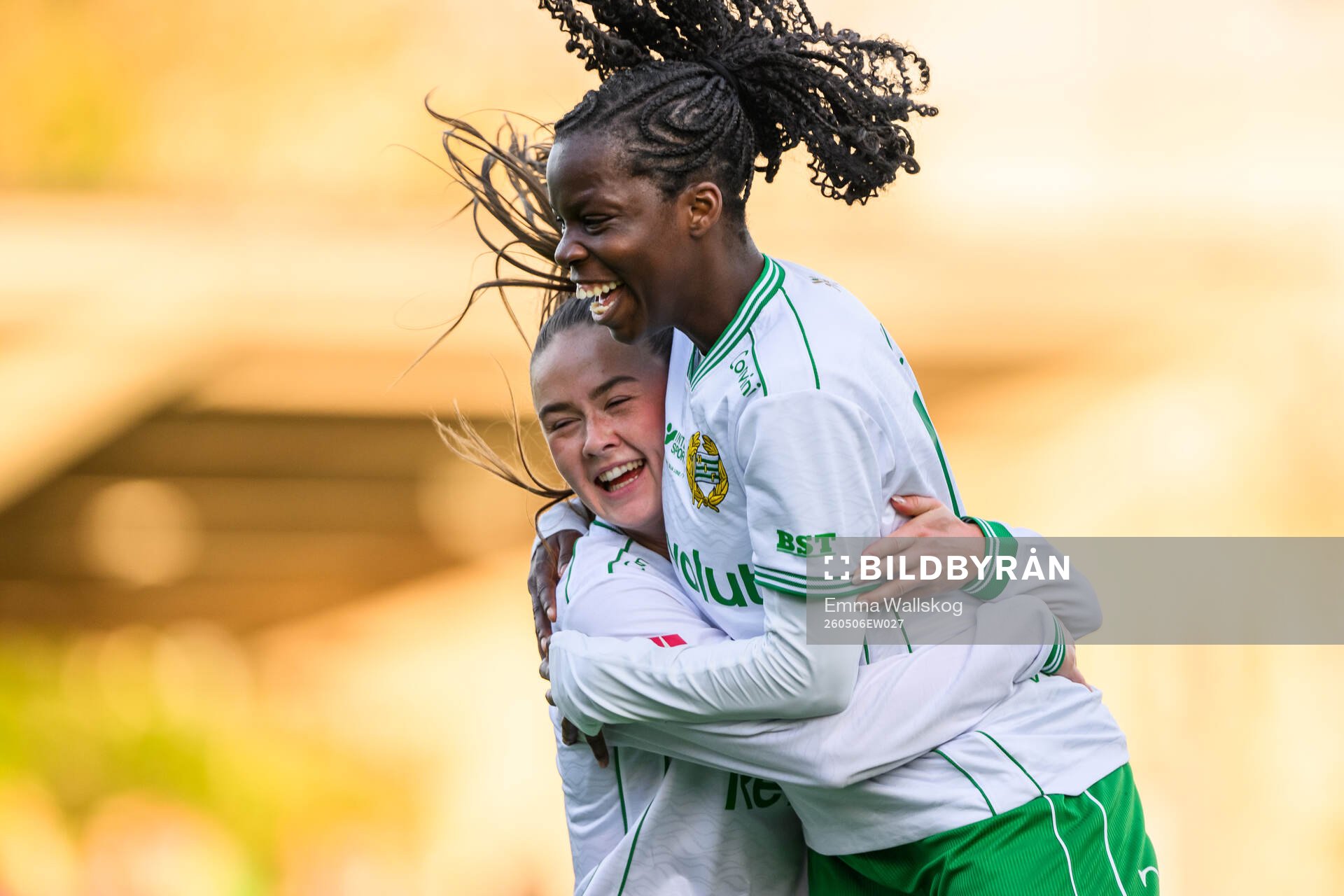 Hammarbys Svea Rehnberg och Vivienne Lia jublar