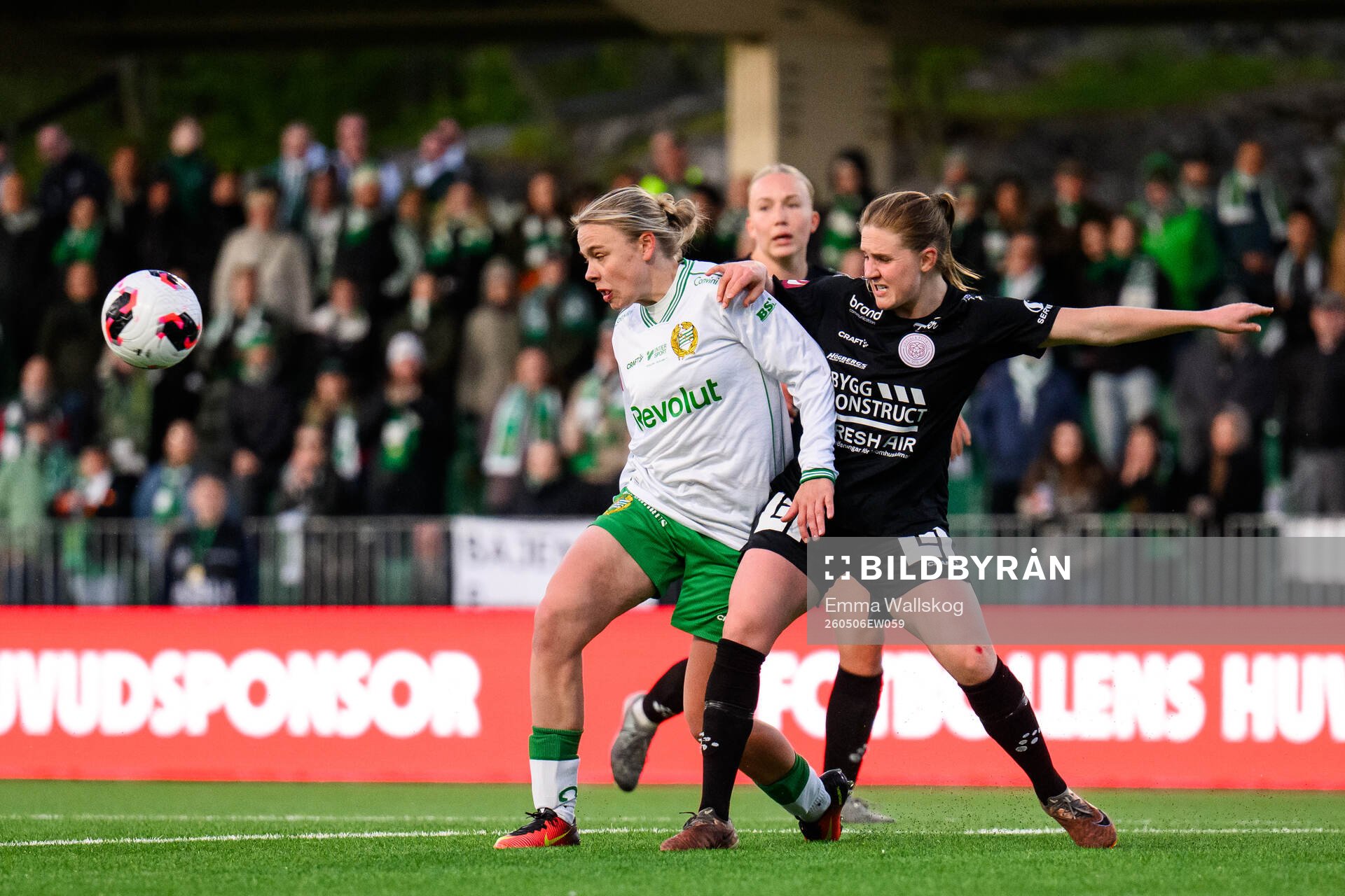 Hammarbys Madison Pogarch och IK Uppsalas Ebba Ronquist