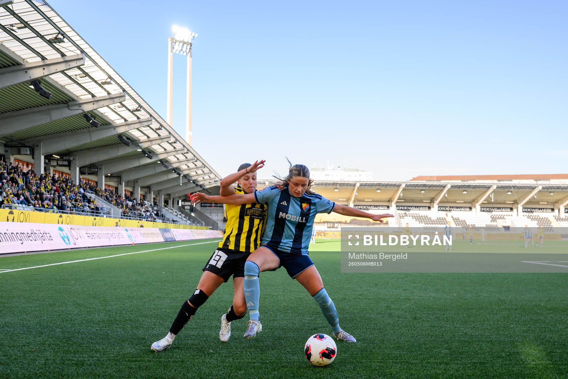 Häckens Anna Anvegård och Djurgårdens Emma Holmqvist