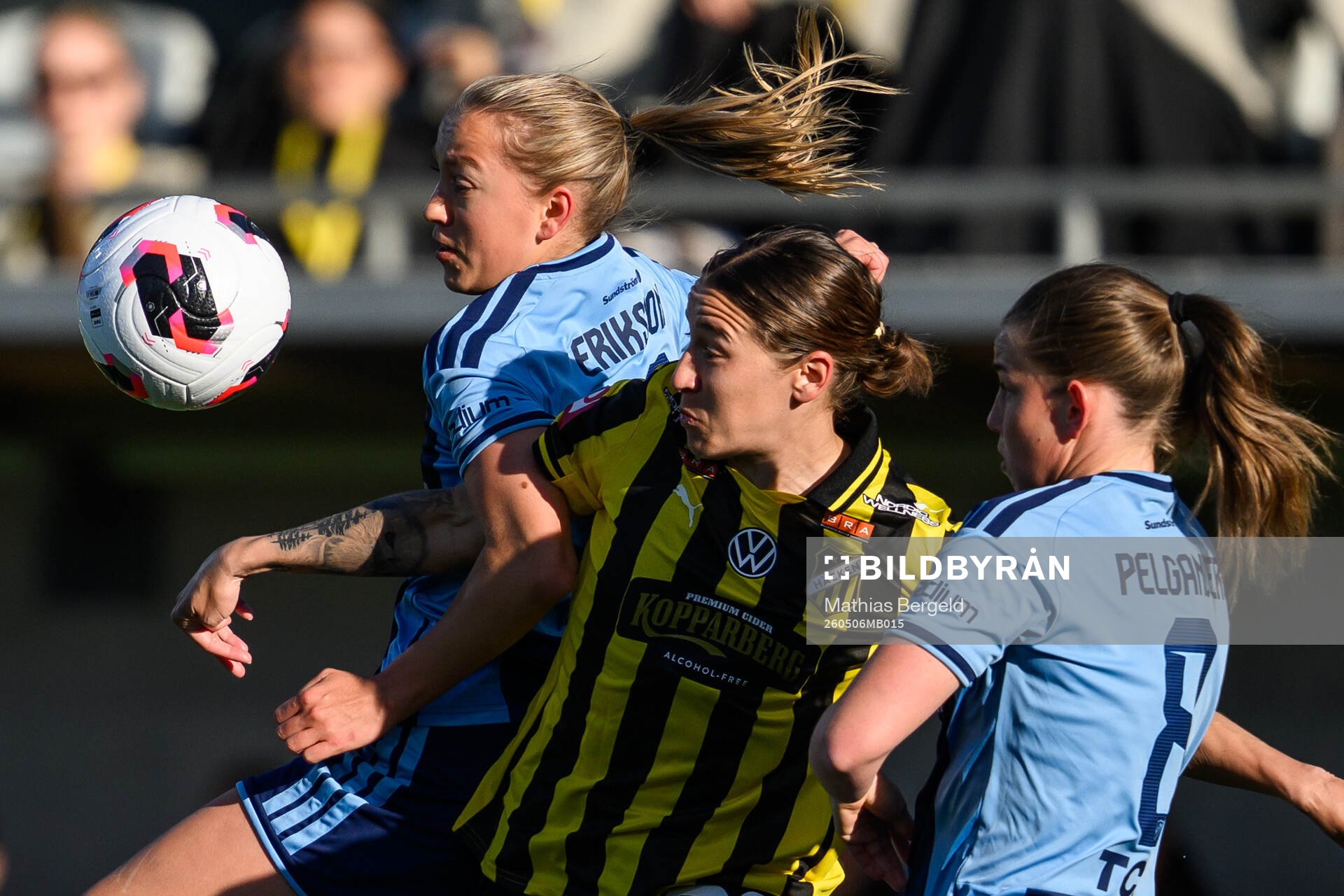 Djurgårdens Sara Eriksson och Elsa Pelgander mot Häckens