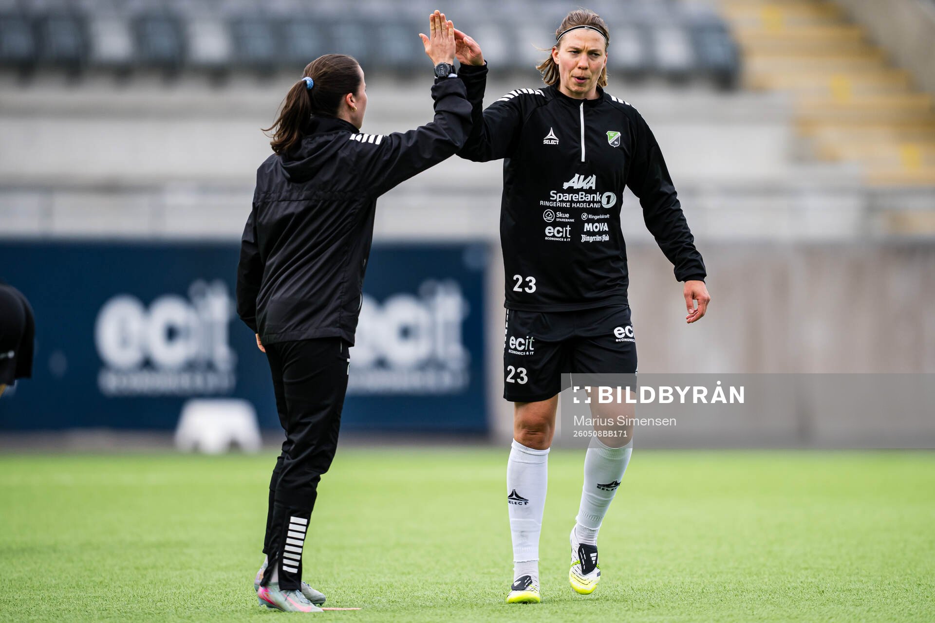 Lena Soleng Hansen of Hønefoss warms up