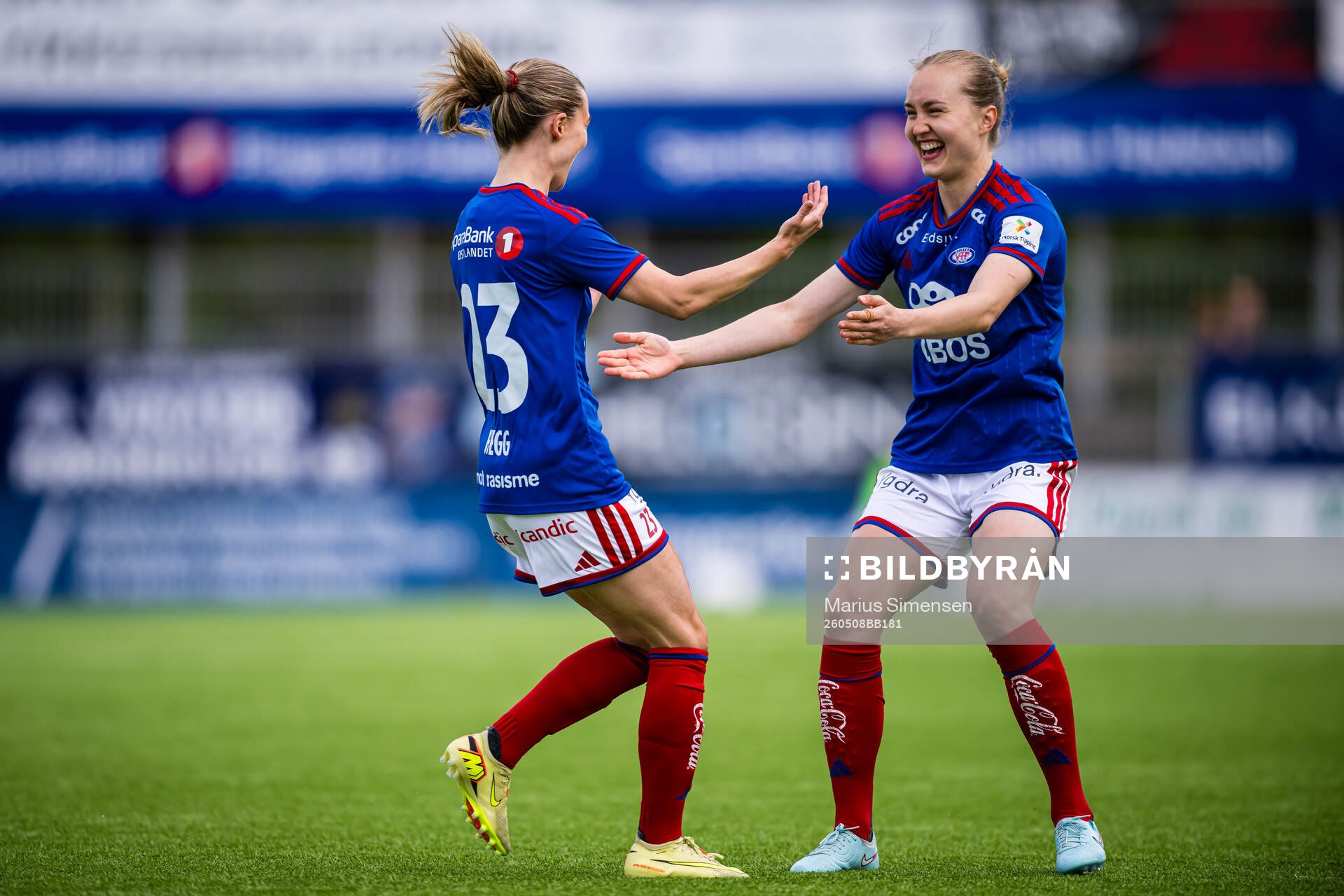Eline Hegg of Vålerenga celebrates with teammate Noor