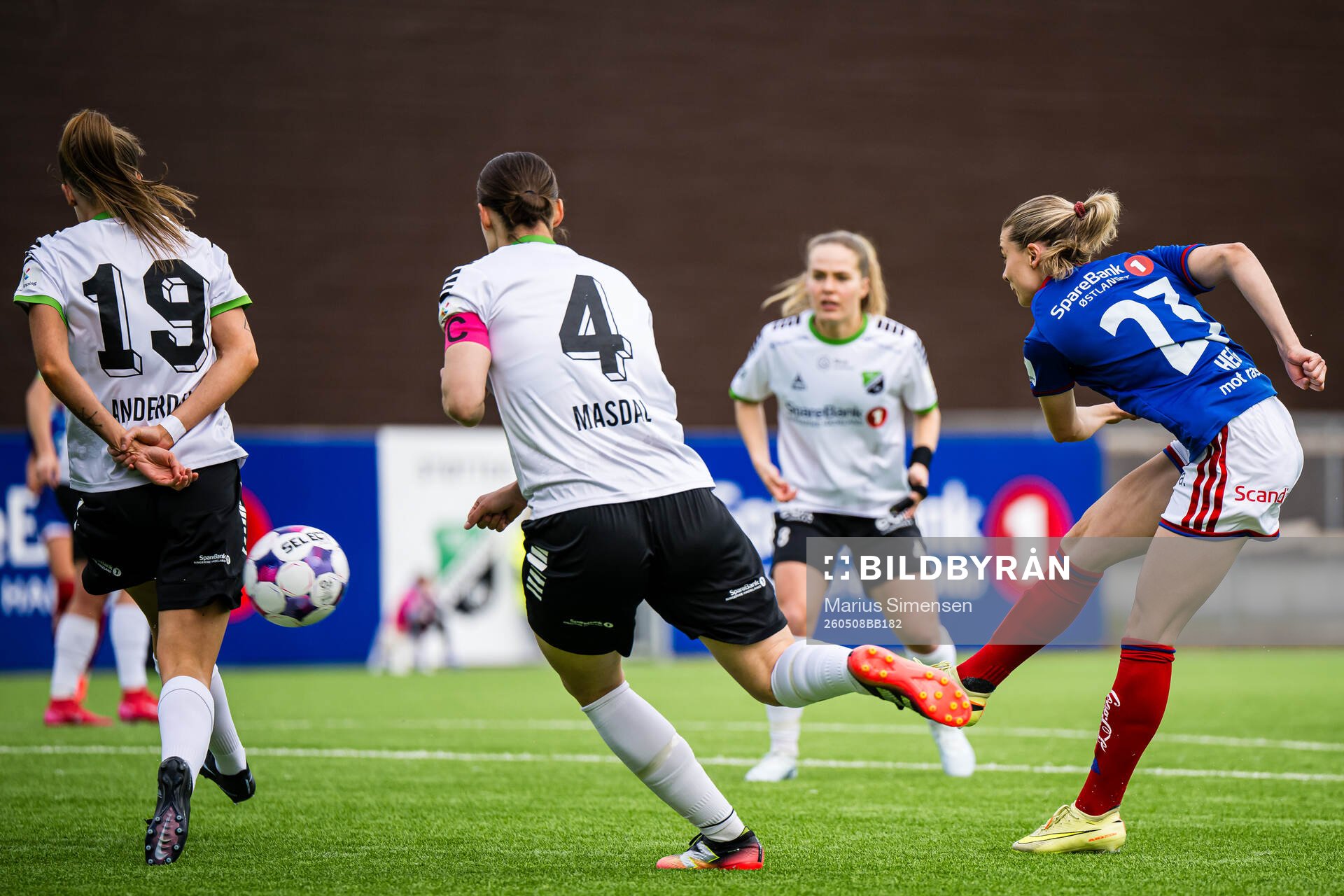 Eline Hegg of Vålerenga scores the 0-1 goal