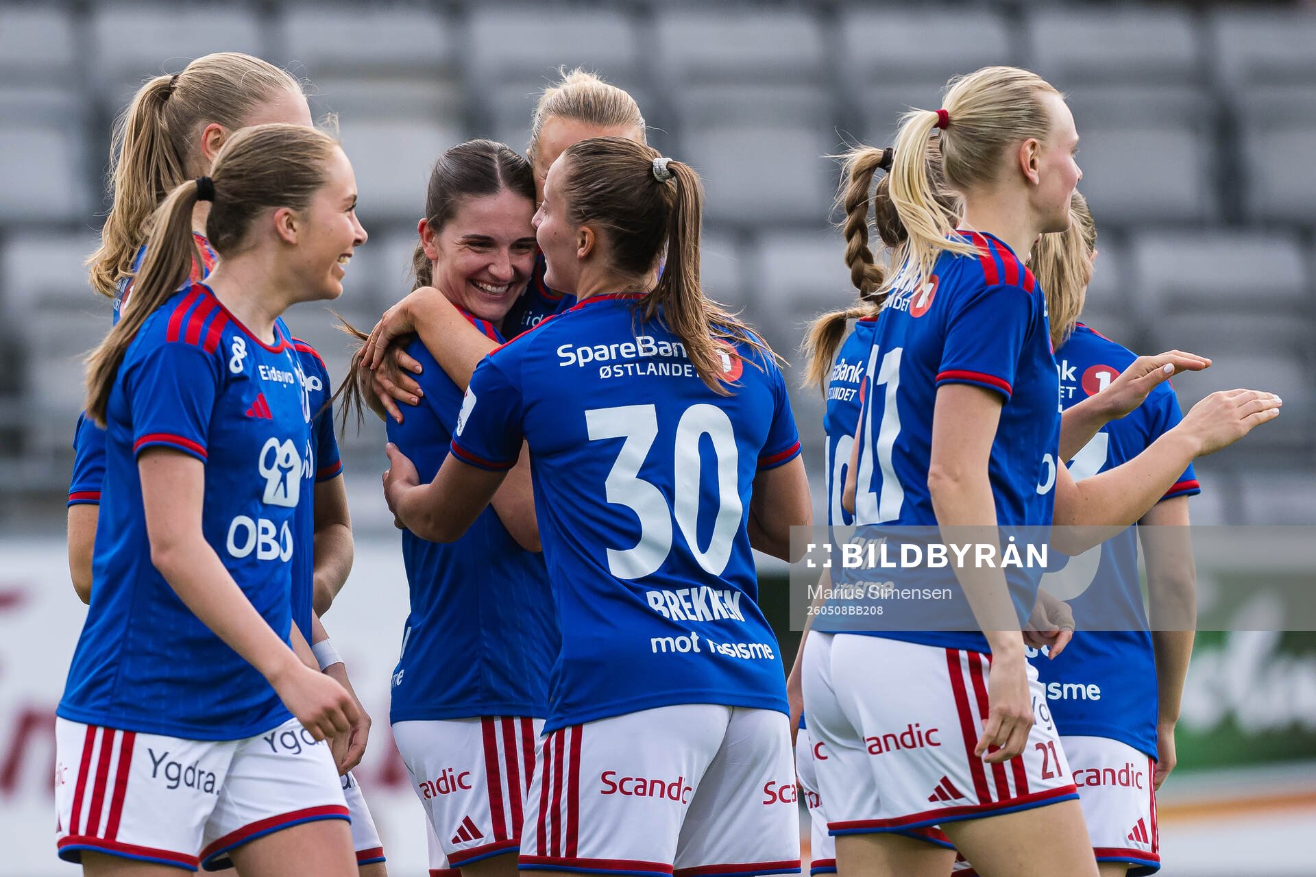 Naina Maria Inauen of Vålerenga celebrates