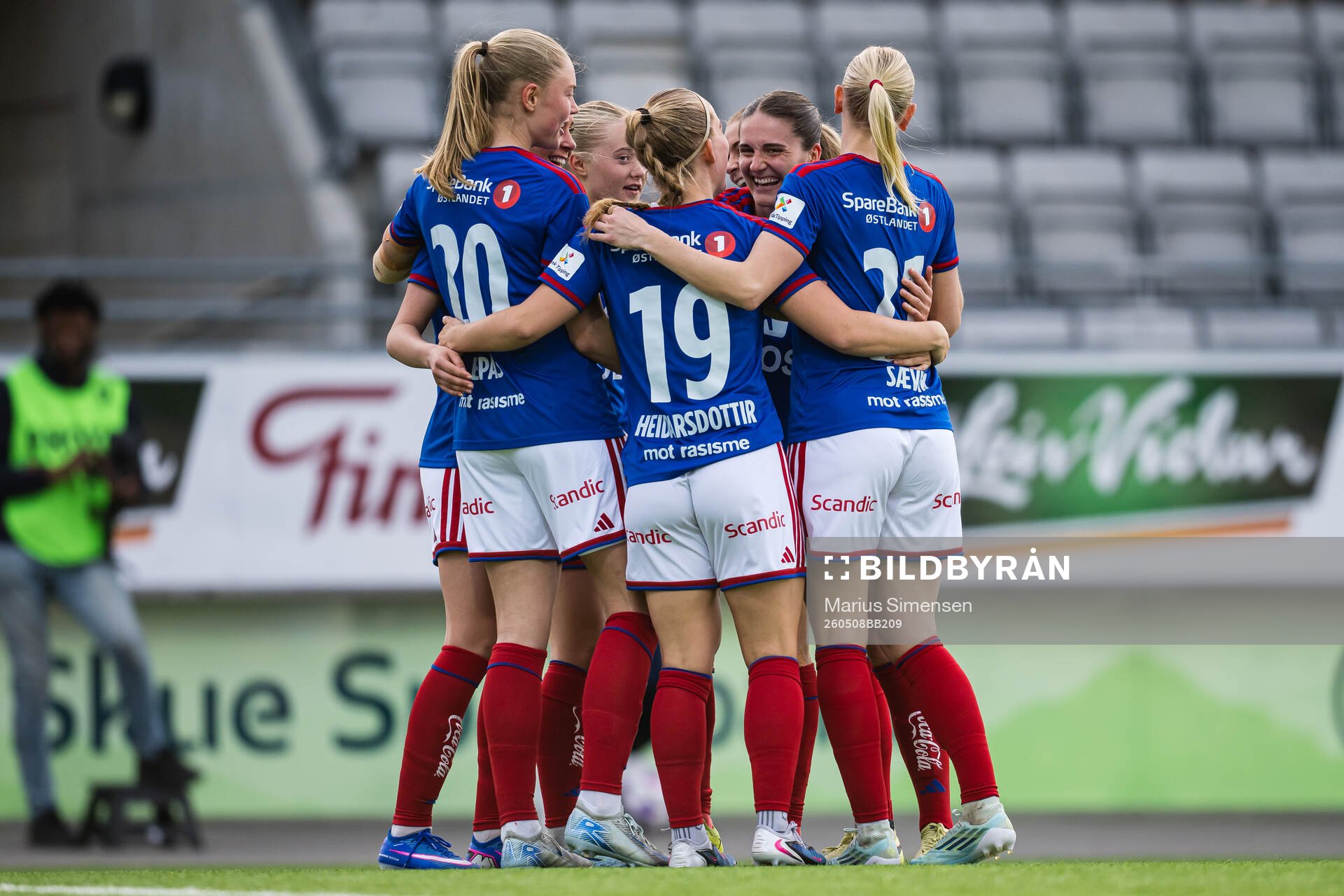 Naina Maria Inauen of Vålerenga celebrates
