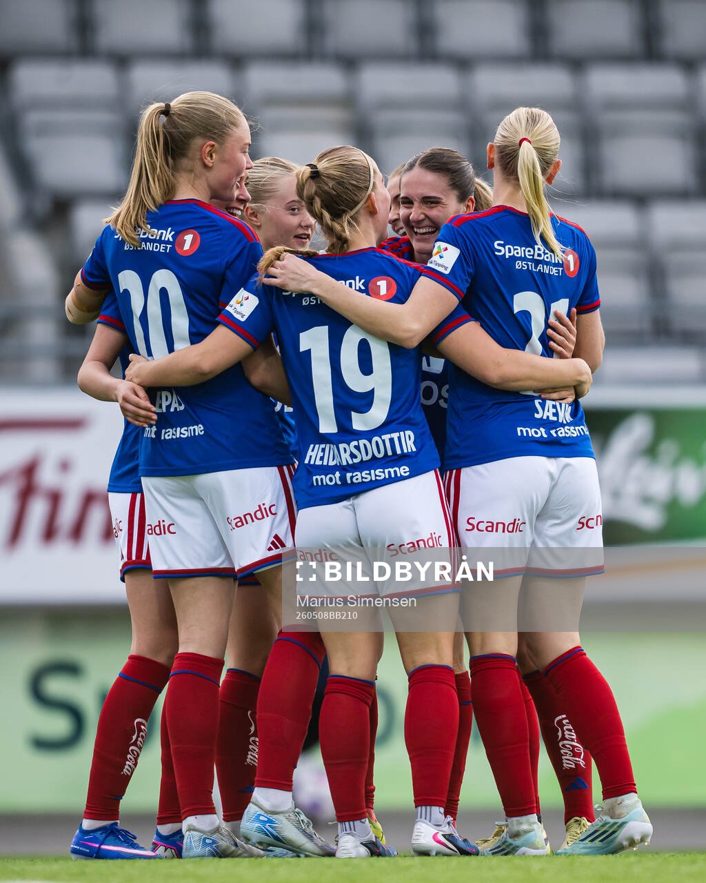 Naina Maria Inauen of Vålerenga celebrates