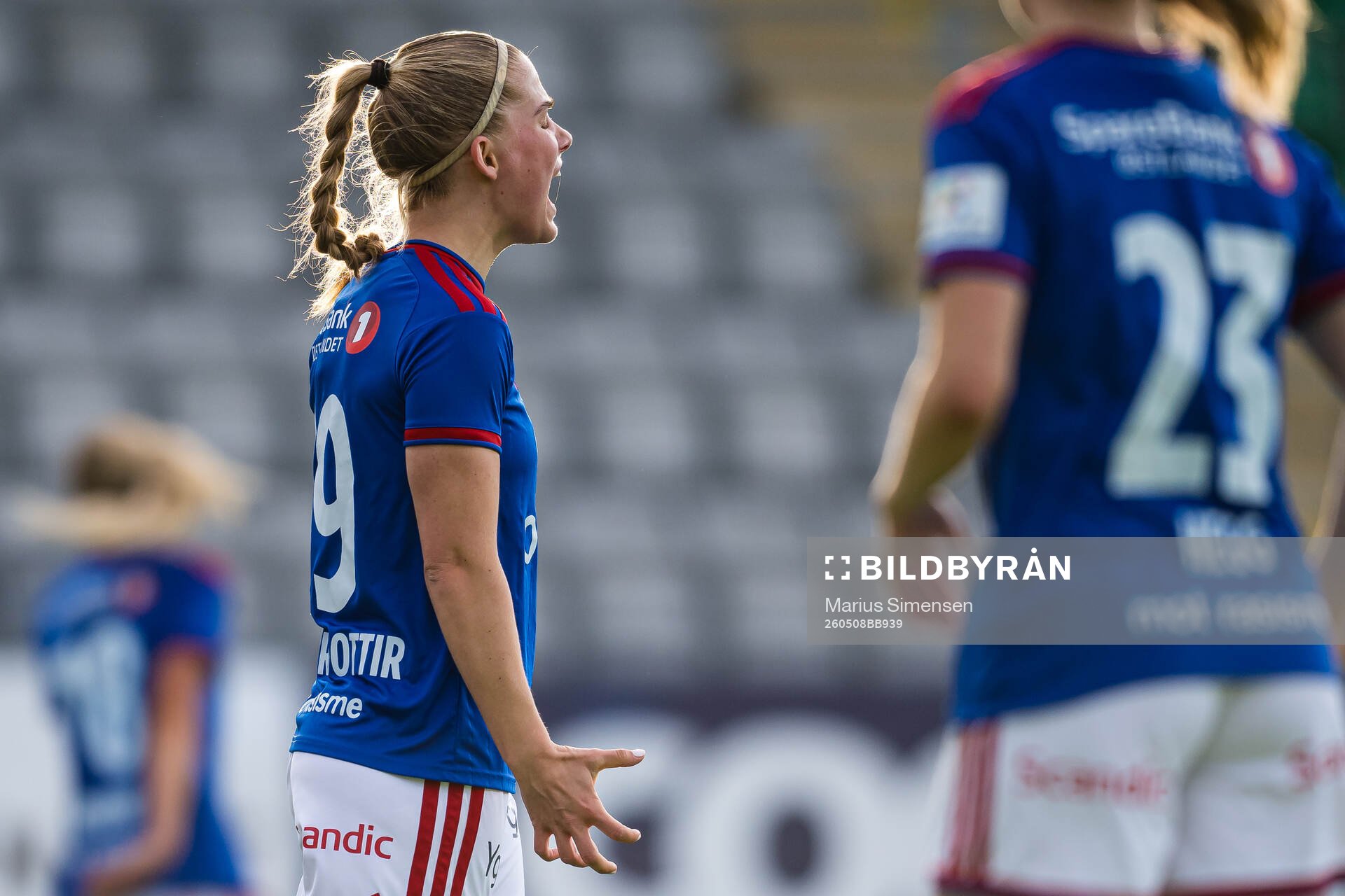 Sædis Run Heidarsdottir of Vålerenga reacts