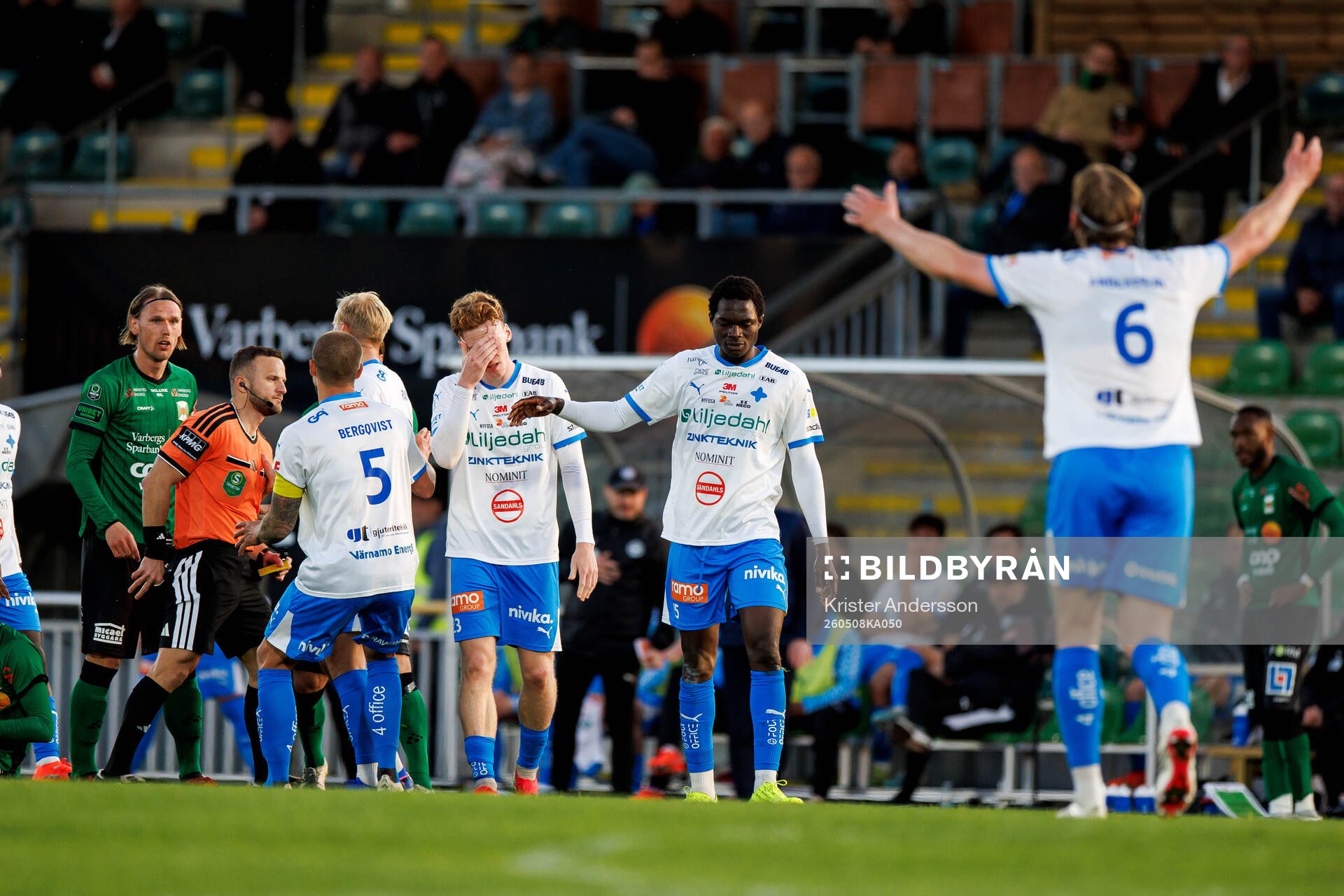 IFK Värnamos Souleymane Coulibaly får rött kort