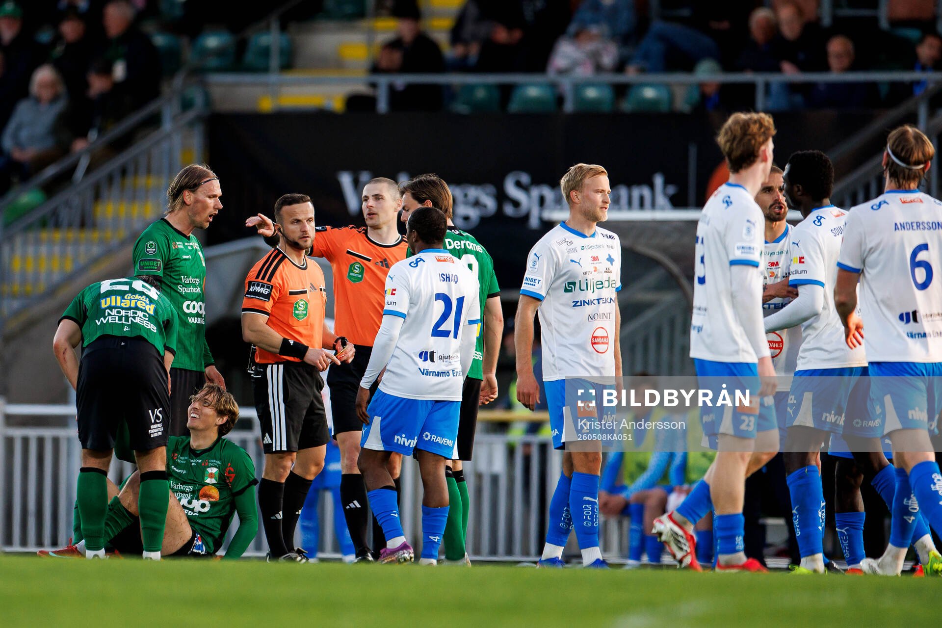 IFK Värnamos Souleymane Coulibaly får rött kort
