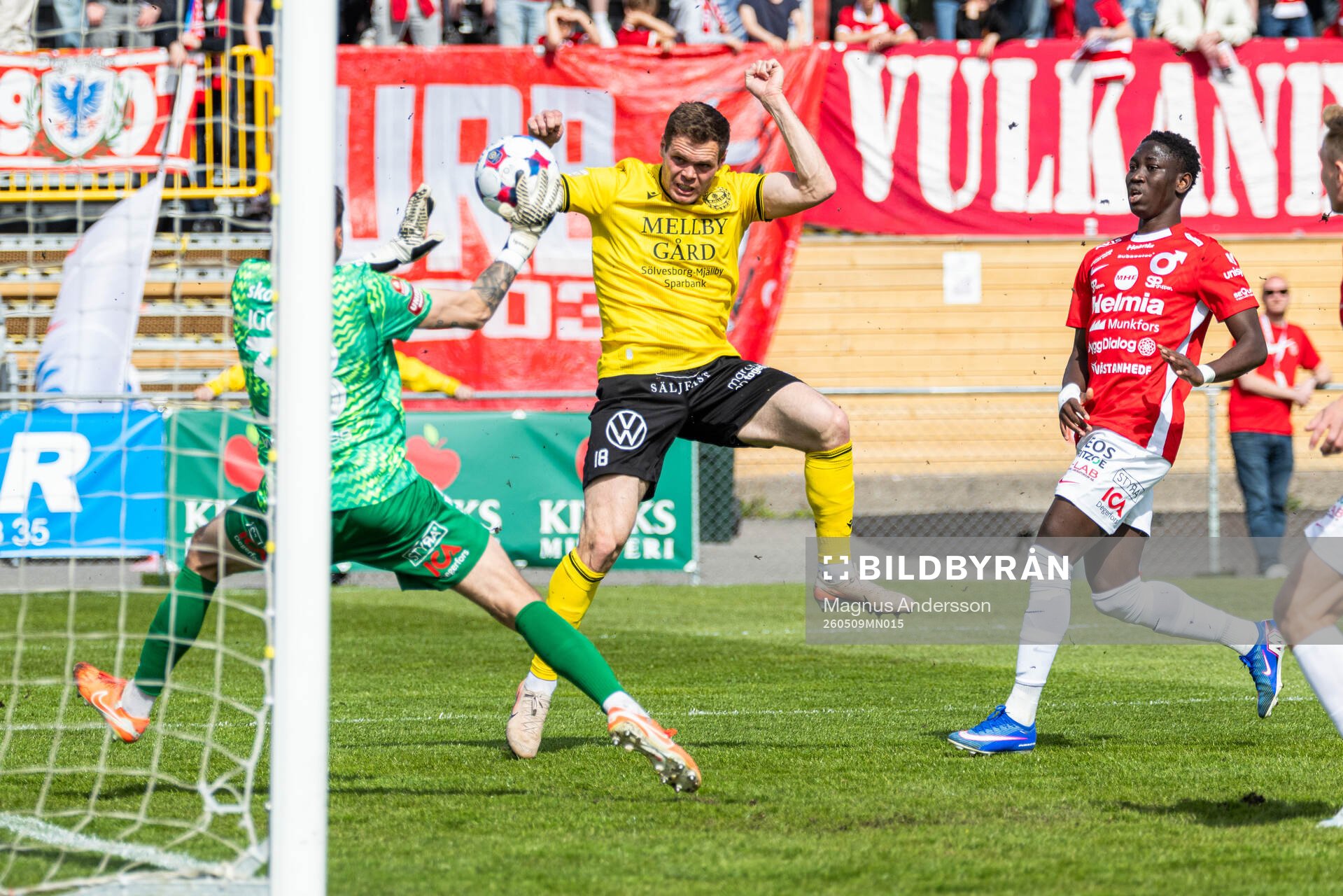 Degerfors Matvei Igonen och Mjällbys Jacob Bergström