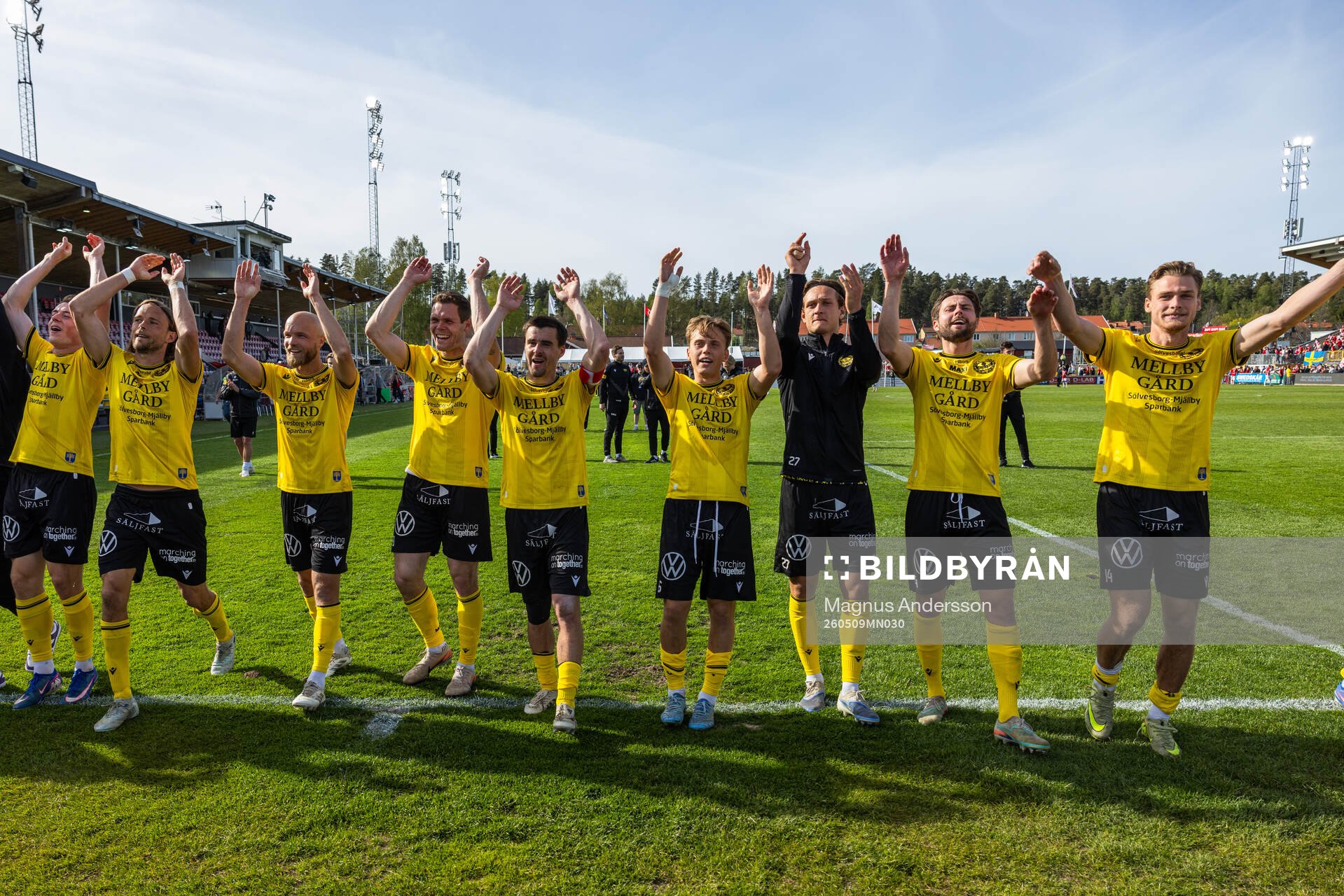 Mjällbys spelar jublar