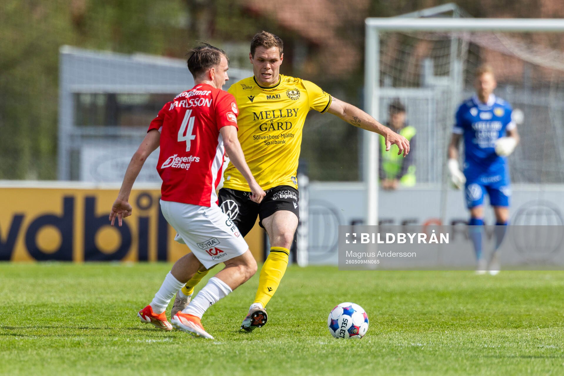 Degerfors Kazper Karlsson och Mjällbys Jacob Bergström