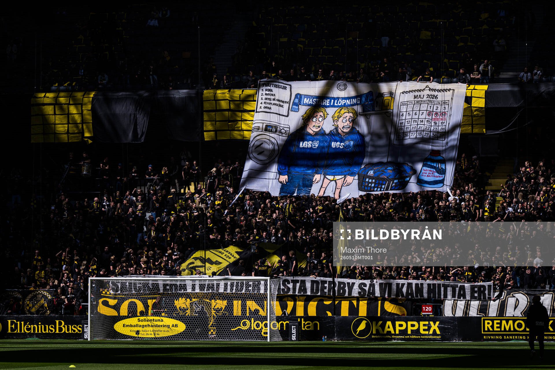 AIKs supportar med banderoller