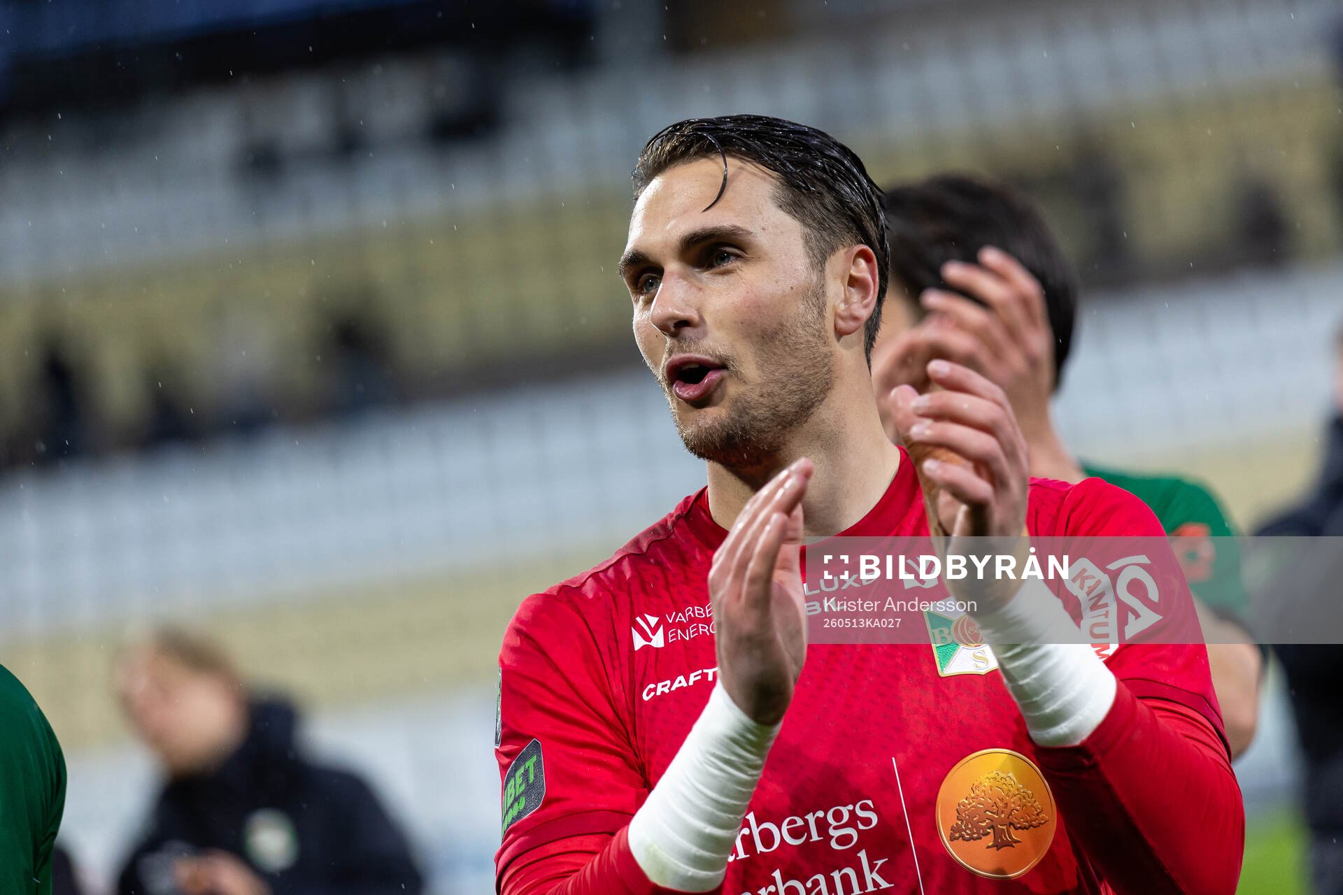 Varbergs målvakt Oscar Ekman jublar