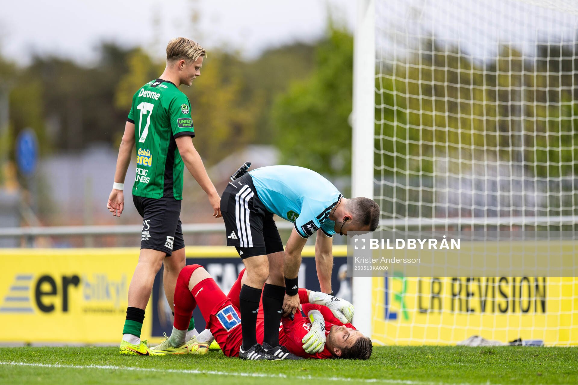 Varbergs målvakt Oscar Ekman har ont