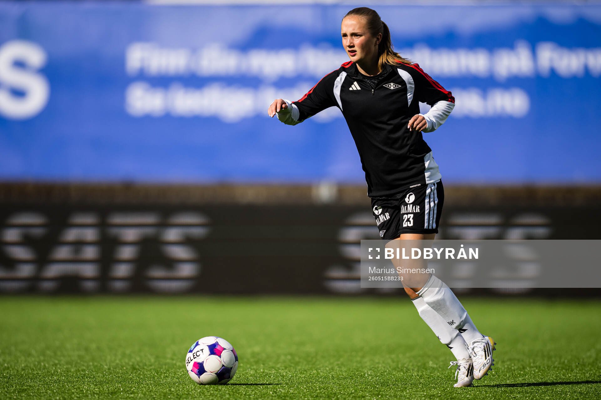Karna Sæther Sødahl of Rosenborg warms up