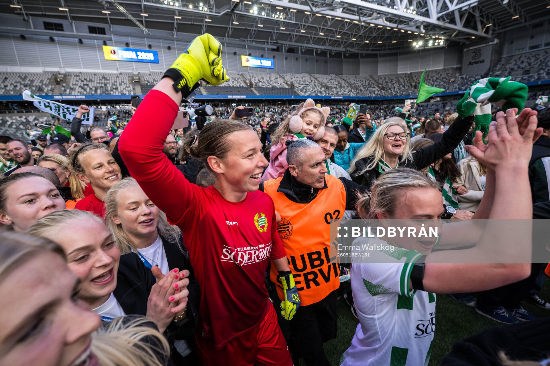 Hammarbys målvakt Melina Loeck och Mari Nyhagen jublar
