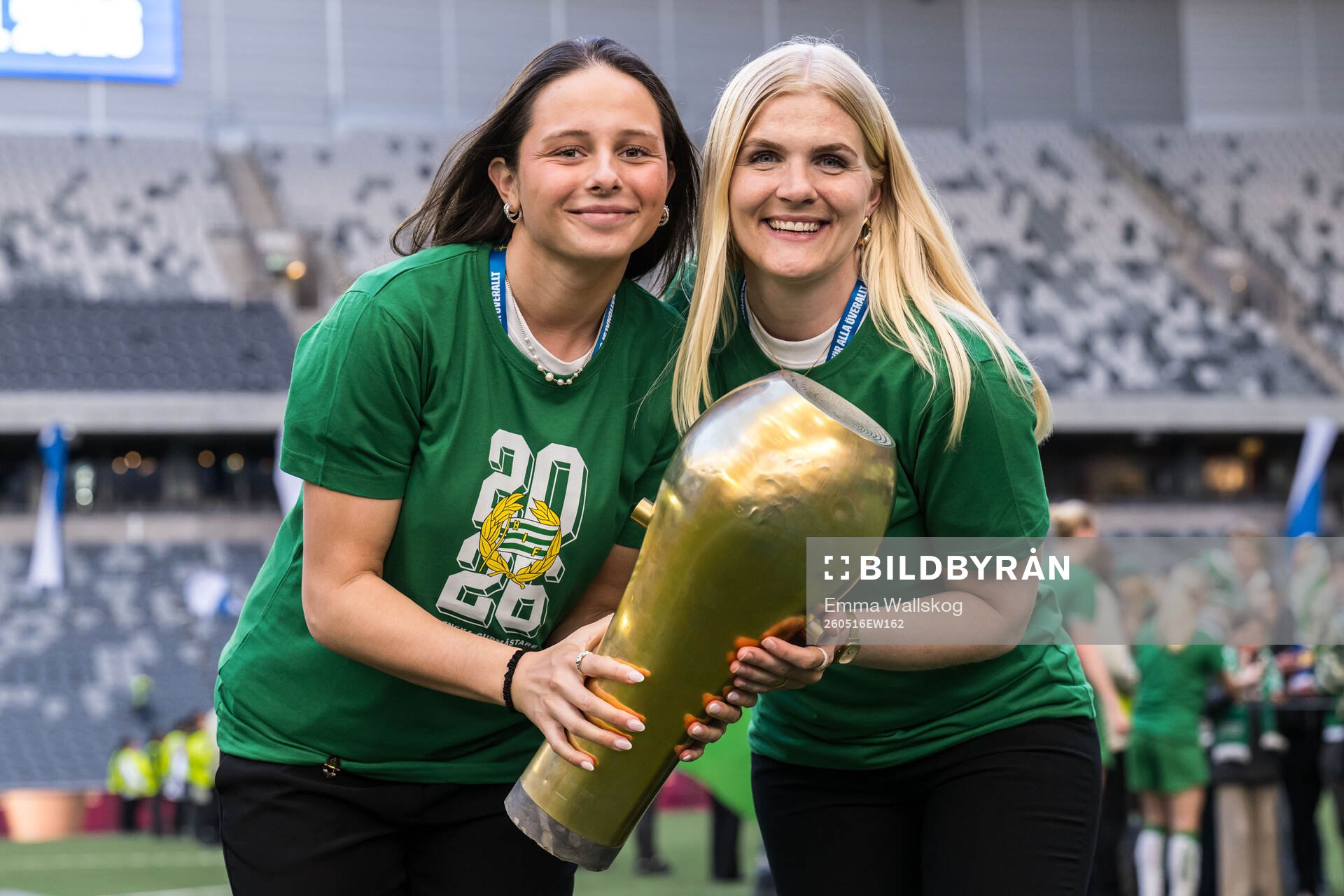 Hammarbys Stella Maiquez och Emma Holmgren jublar med