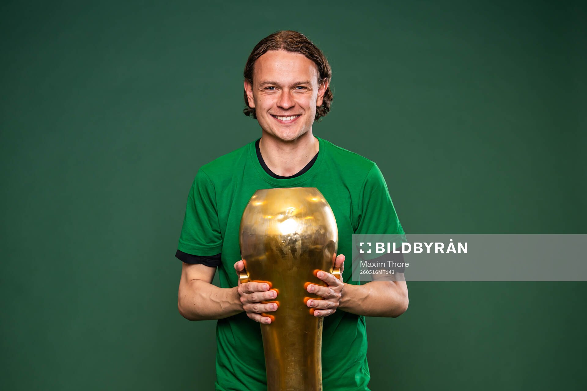 Hammarbys assisterande tränare Marcus Rinvall jublar med