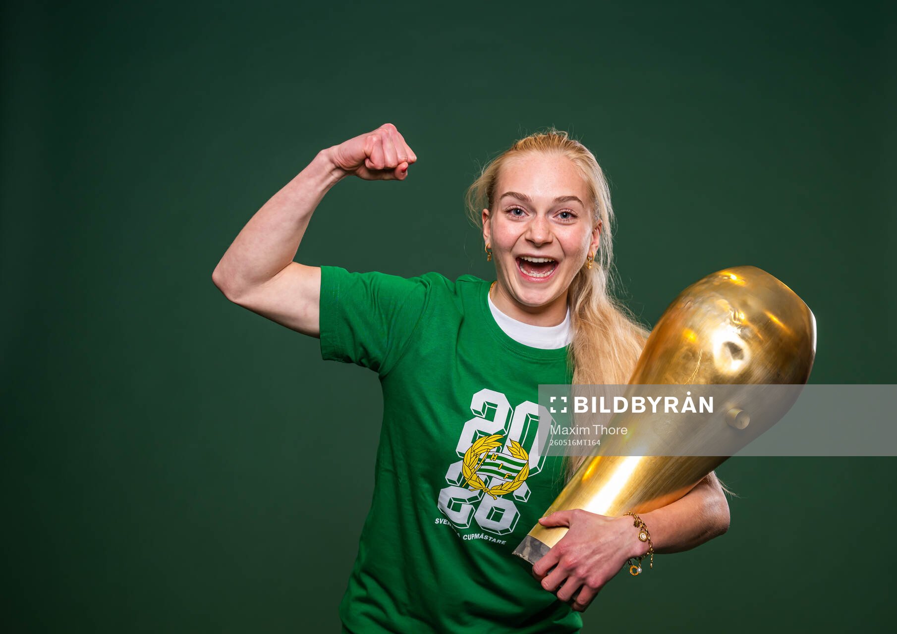 Hammarbys Doris Petz jublar med pokalen