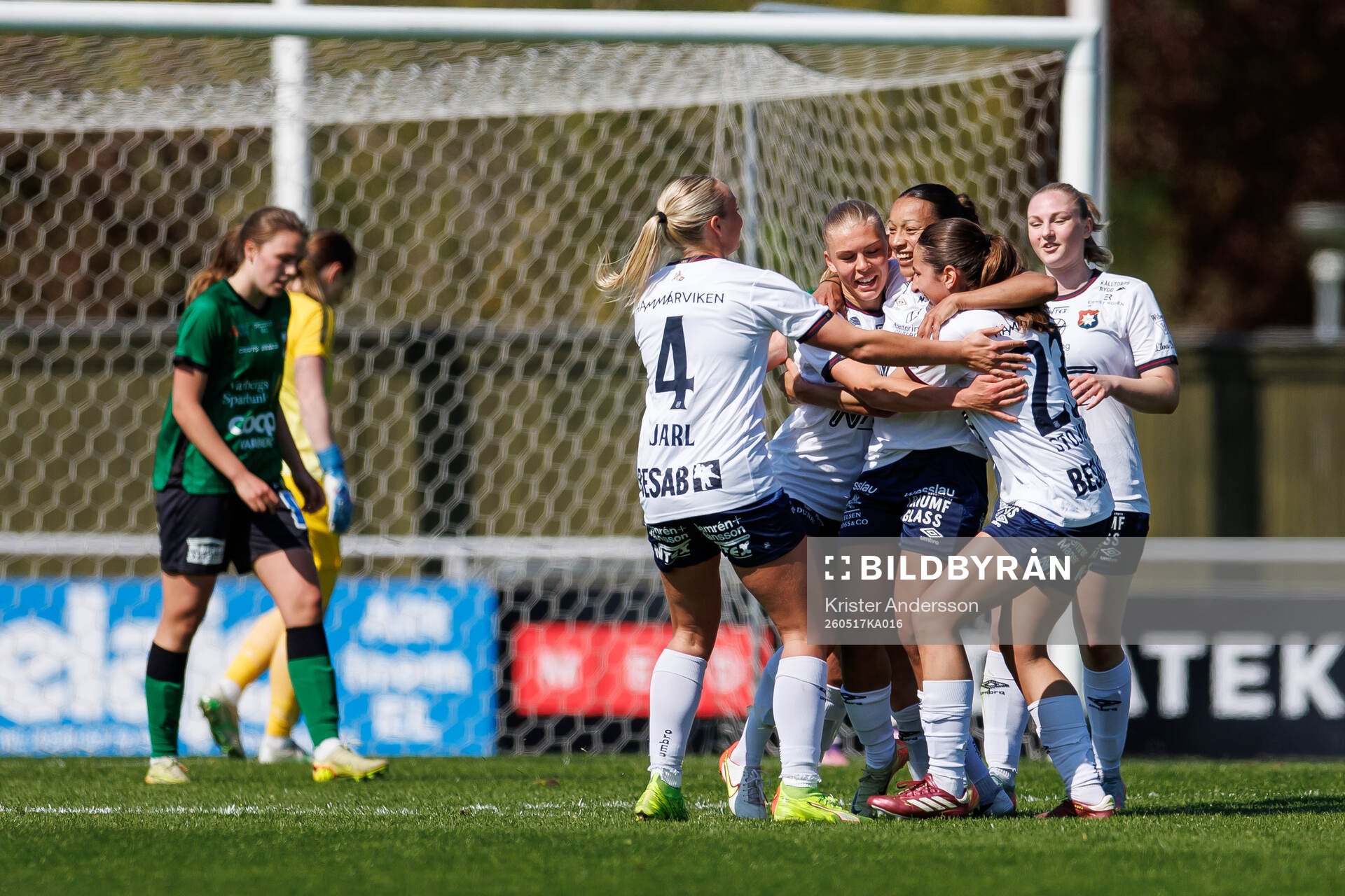 Örgrytes Alicia Hellström jublar med laget