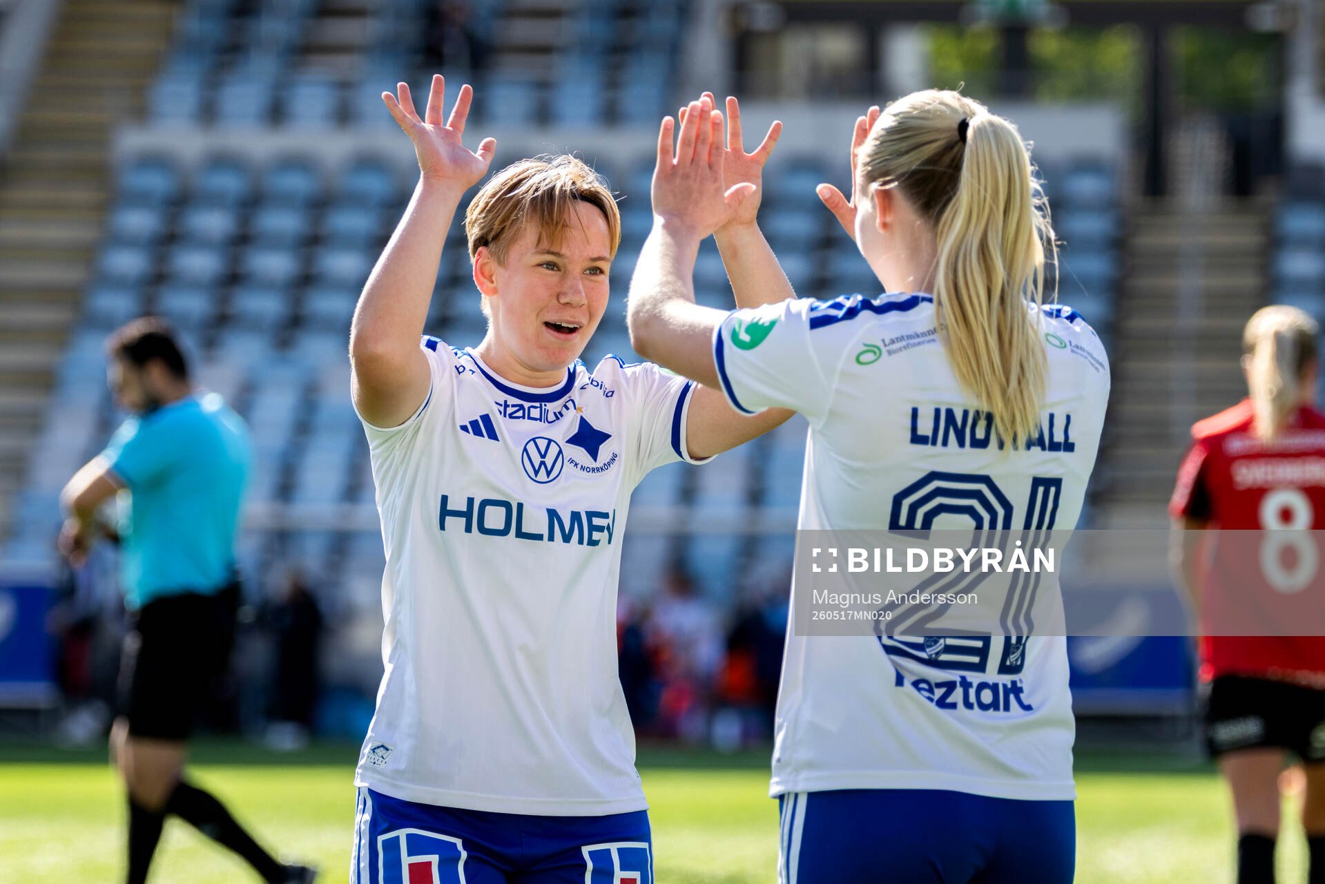 IFK Norrköpings Lova Braam jublar med Freja Lindwall