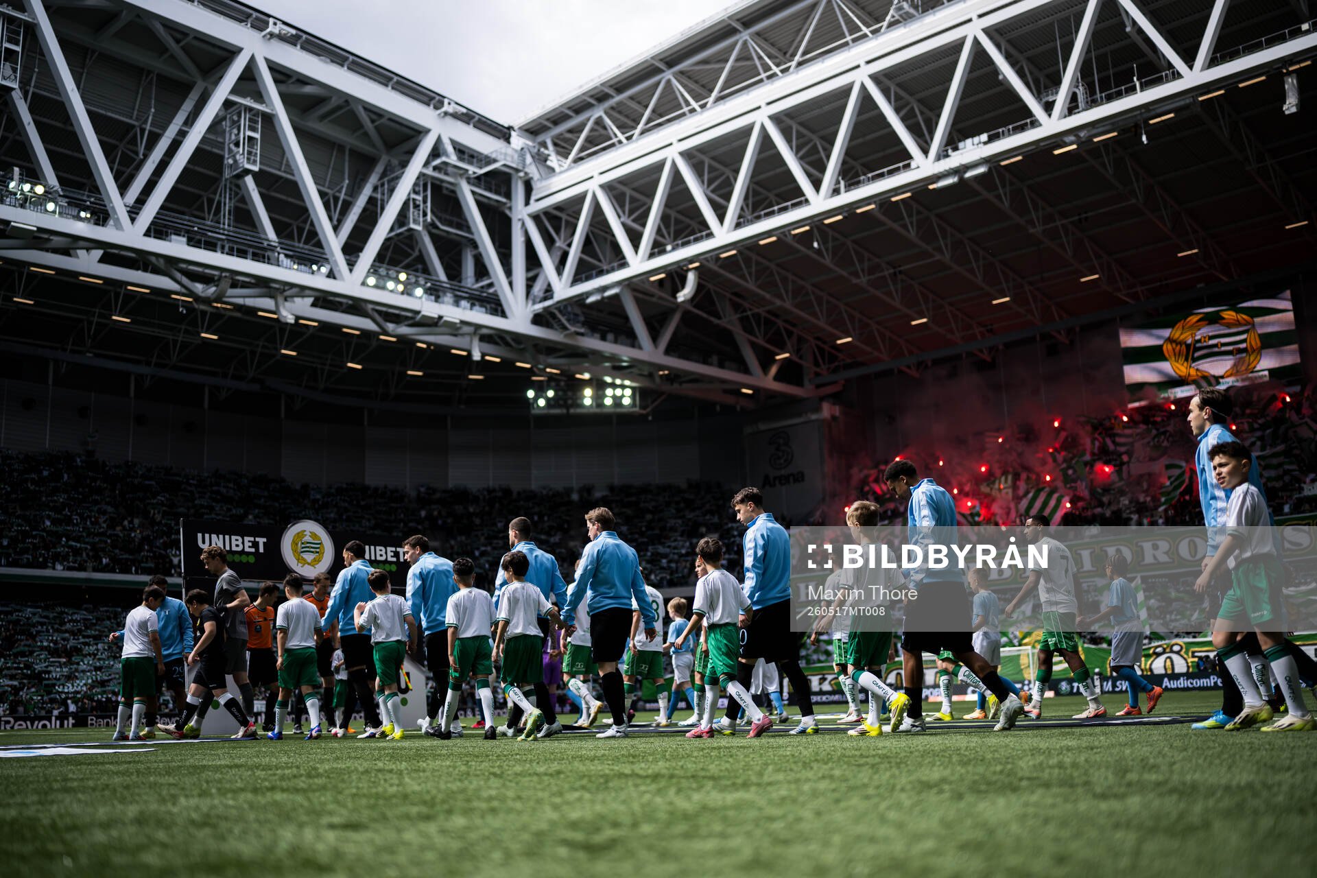 Spelarna gör entré