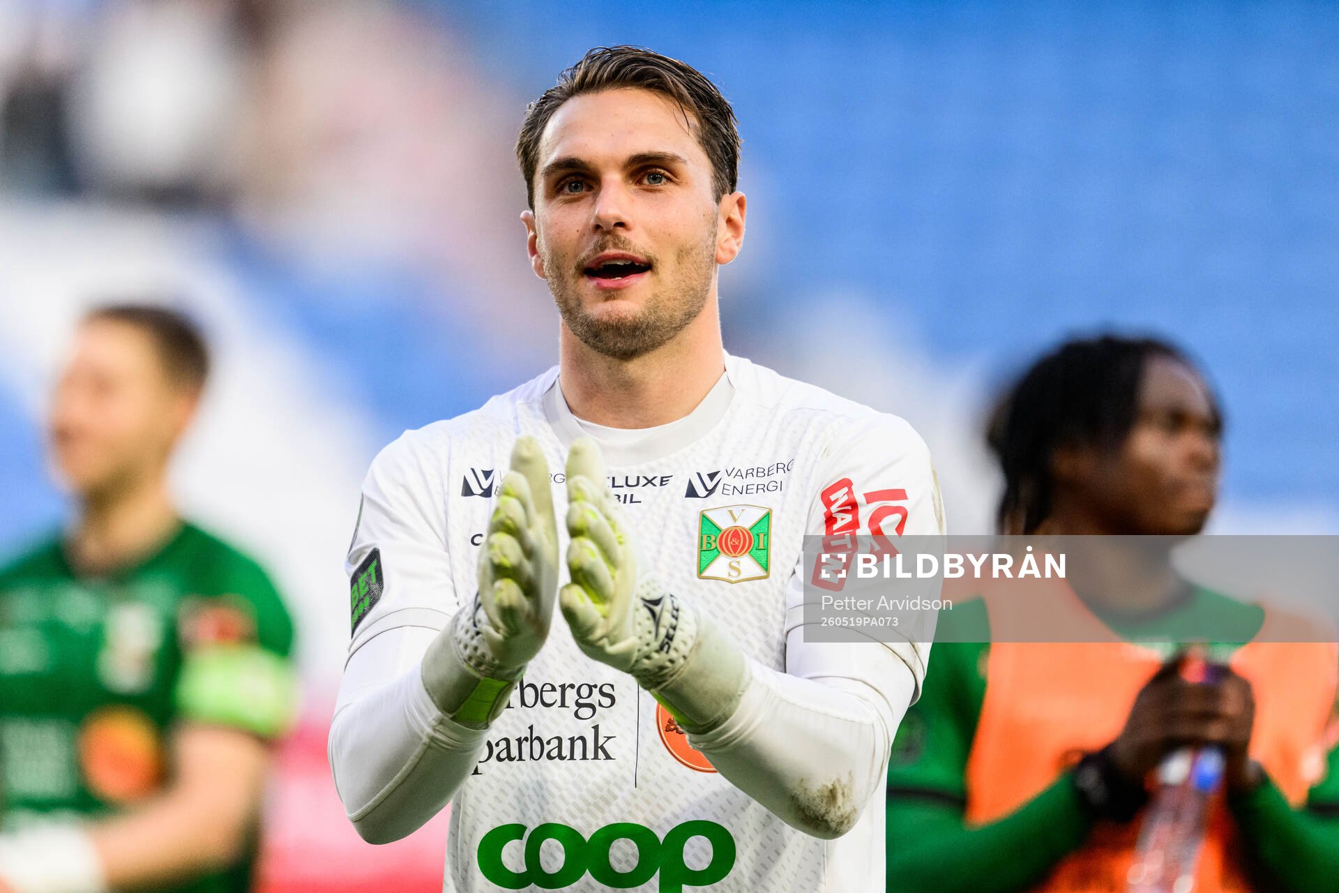 Varbergs målvakt Oscar Ekman jublar