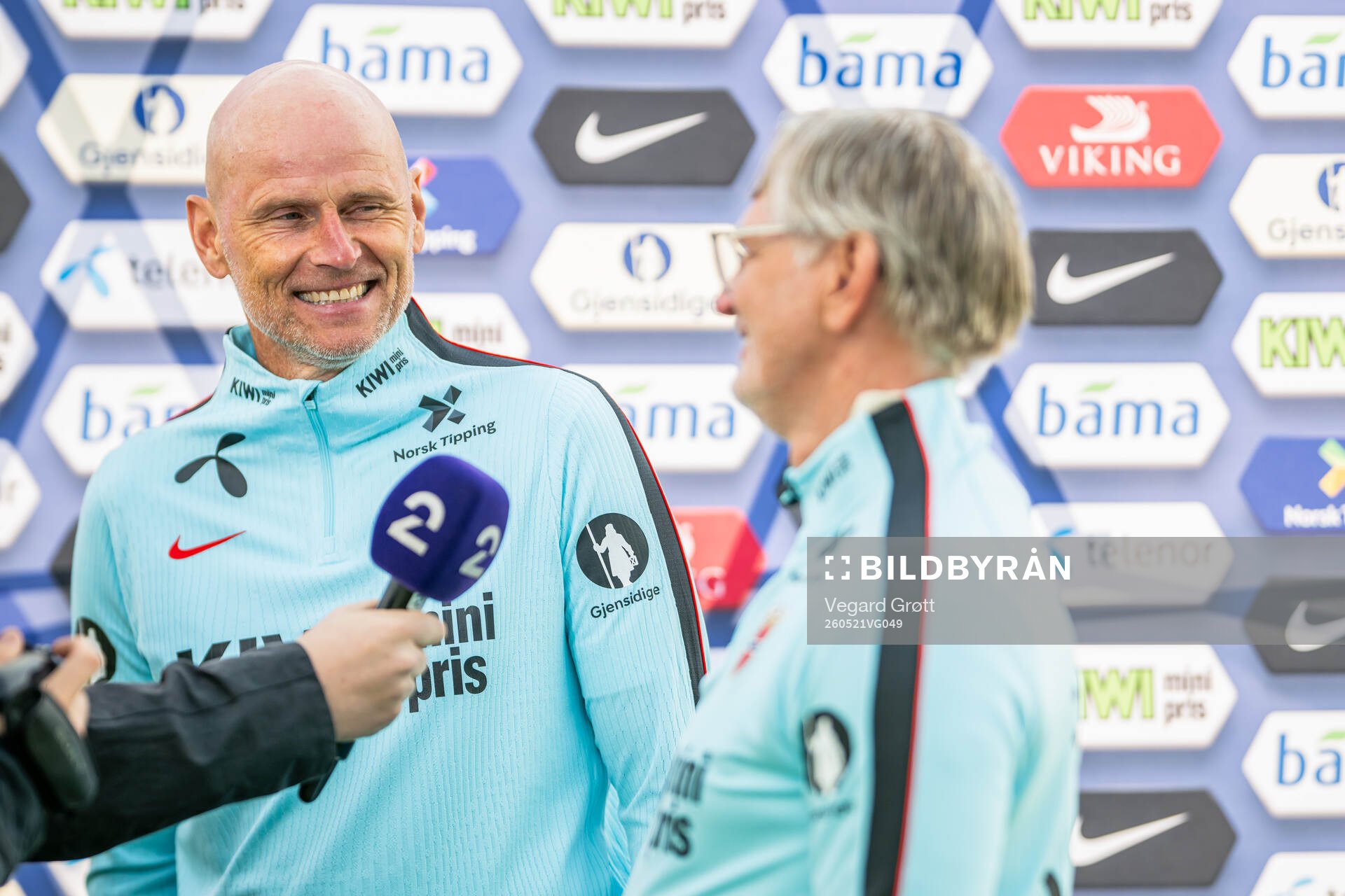 Head coach Ståle Solbakken and assistant coach Kent