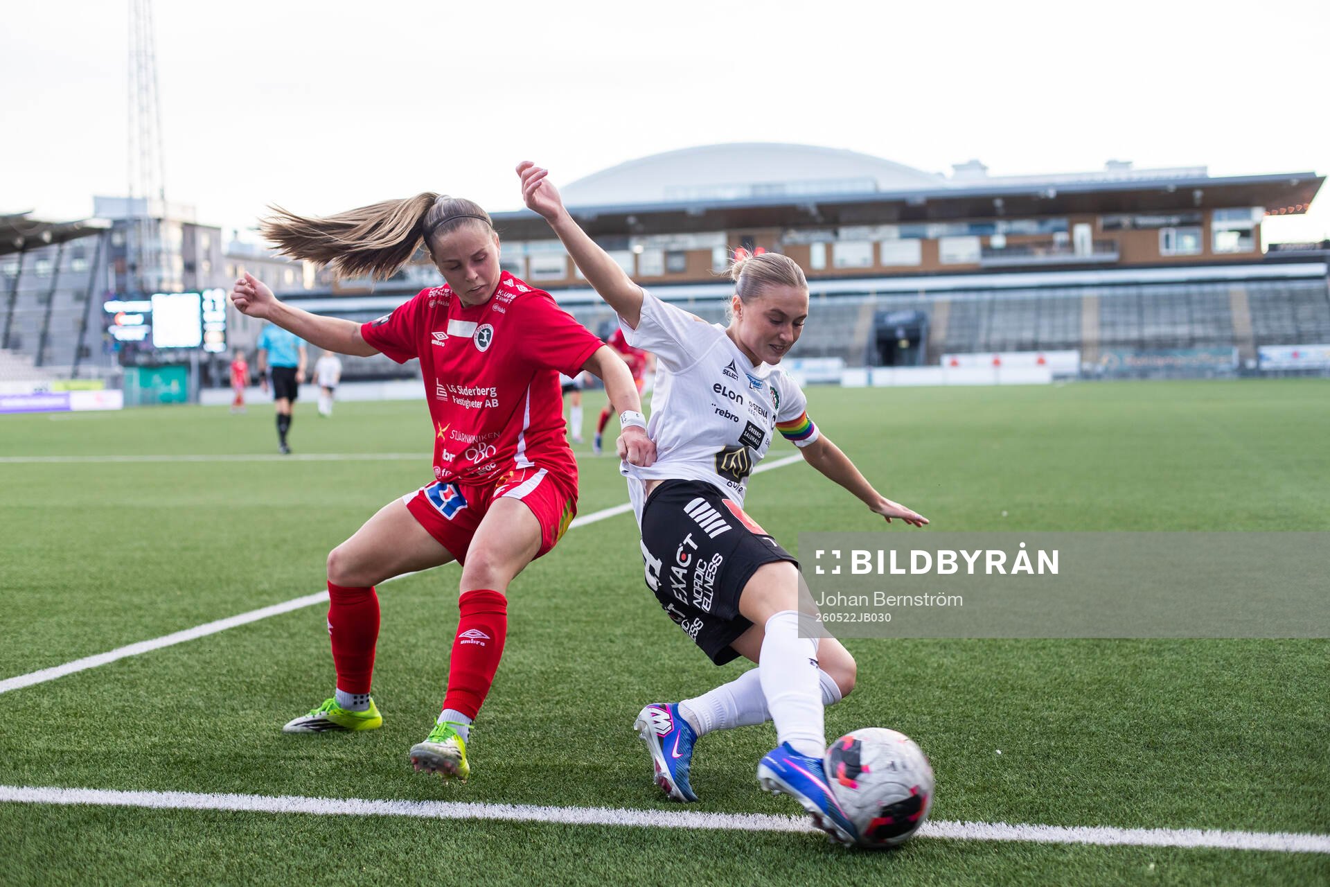 KIF Örebros Ella Frost och Örebro SKs Nora Törngren