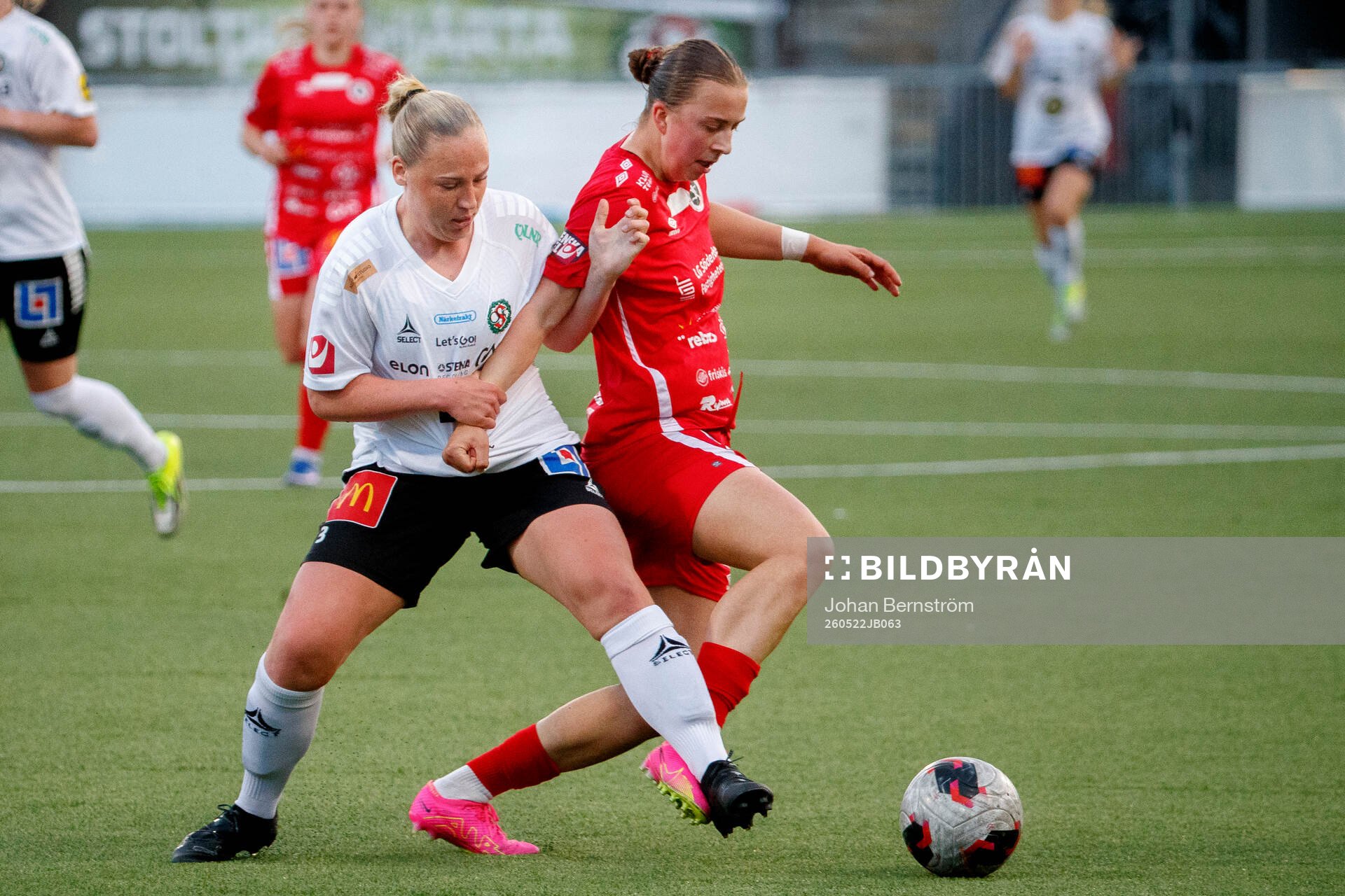 Örebro SKs Ebba Cabander och KIF Örebros Helene
