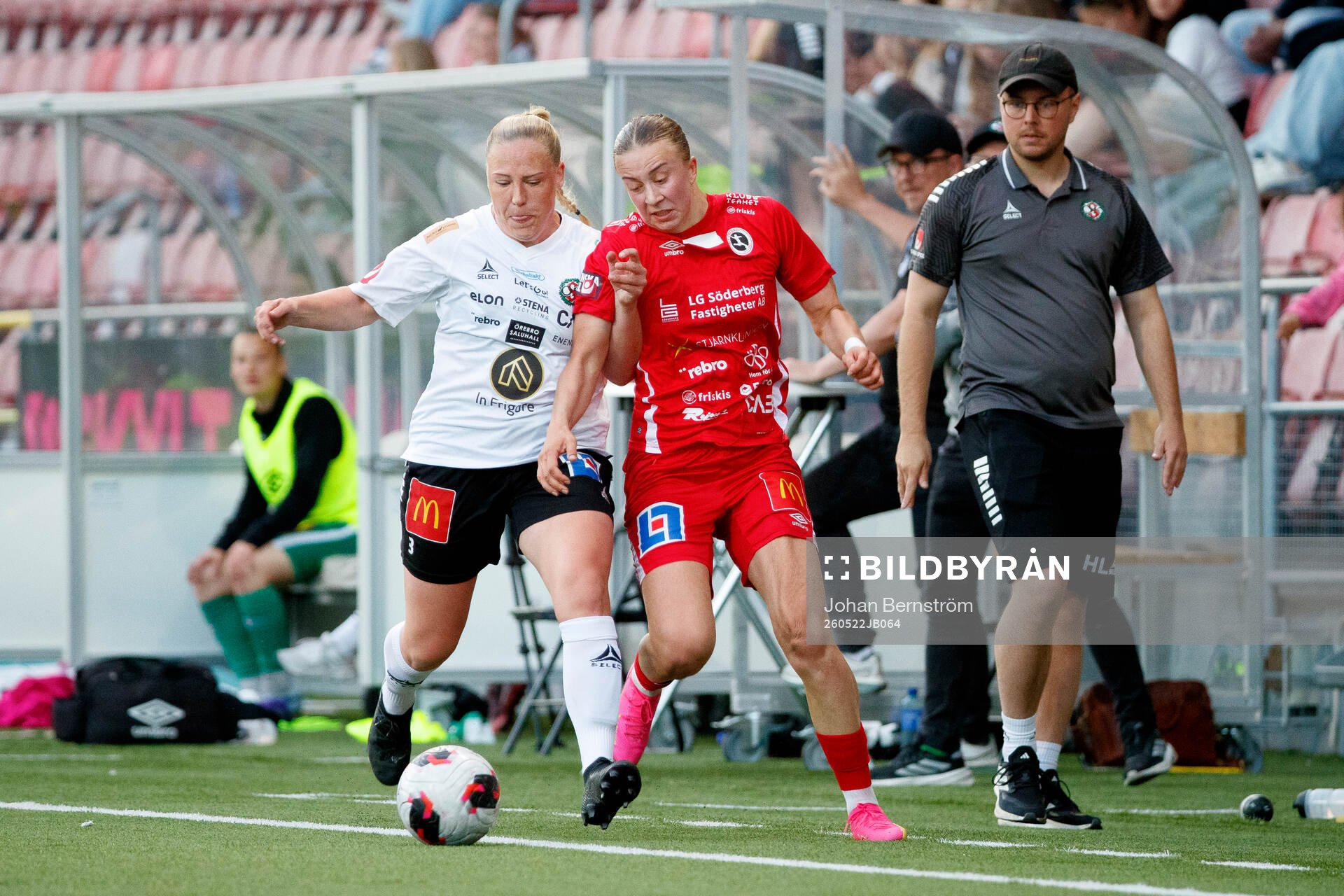 Örebro SKs Ebba Cabander och KIF Örebros Helene