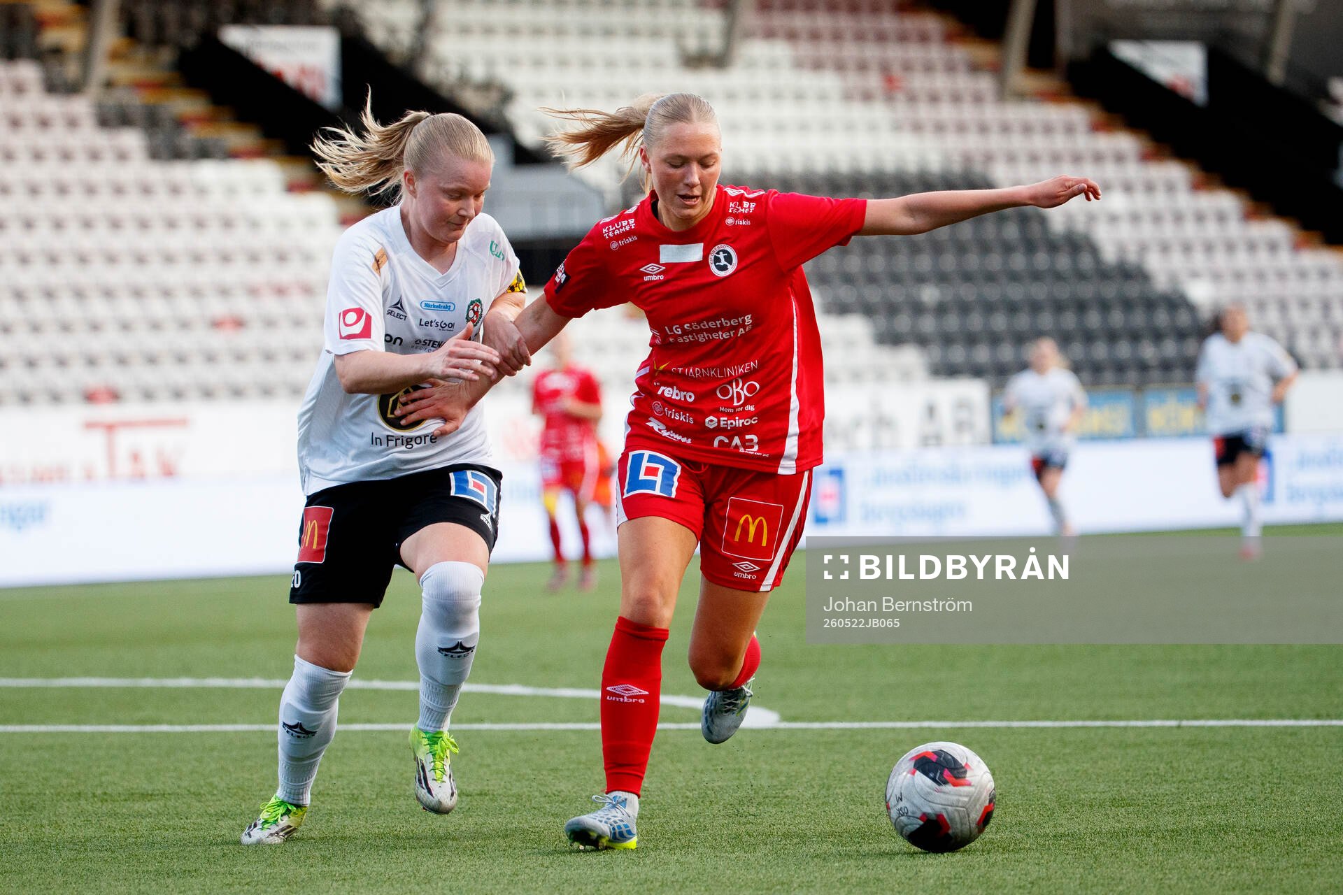 Örebro SKs Rebecka Mannström och KIF Örebros Cajsa