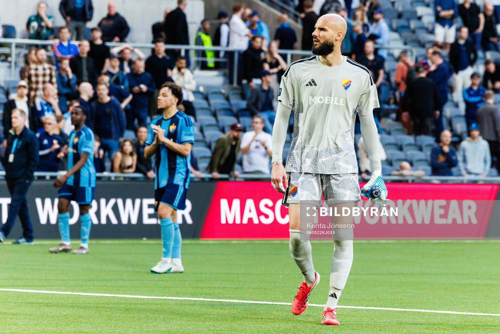Djurgårdens målvakt Filip Manojlovic deppar