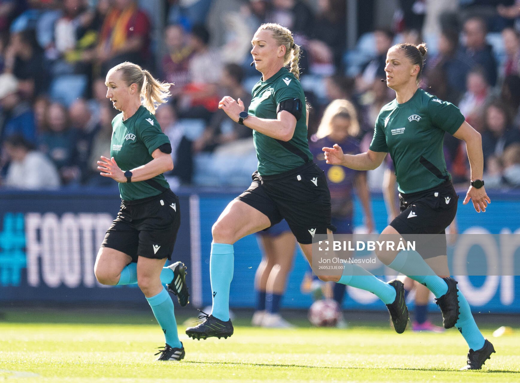 Assistant referee Monica Løkkeberg, referee Tess Olofsson