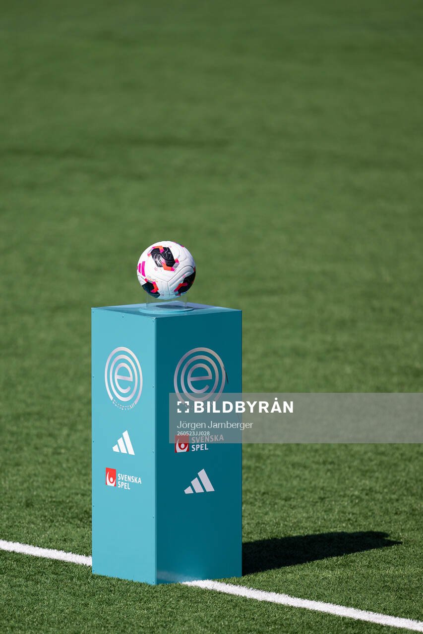 Matchboll på piedestal