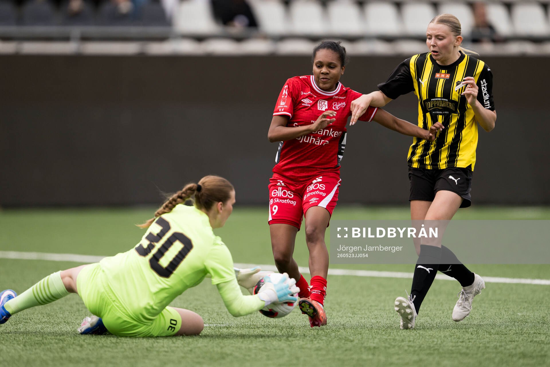 Elfsborgs Vanessa Lopez och Häckens Anna Svanberg