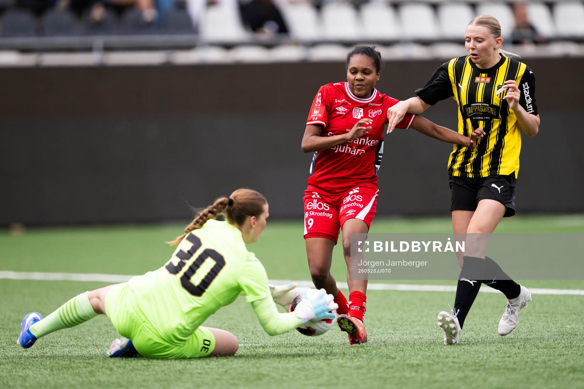 Elfsborgs Vanessa Lopez och Häckens Anna Svanberg