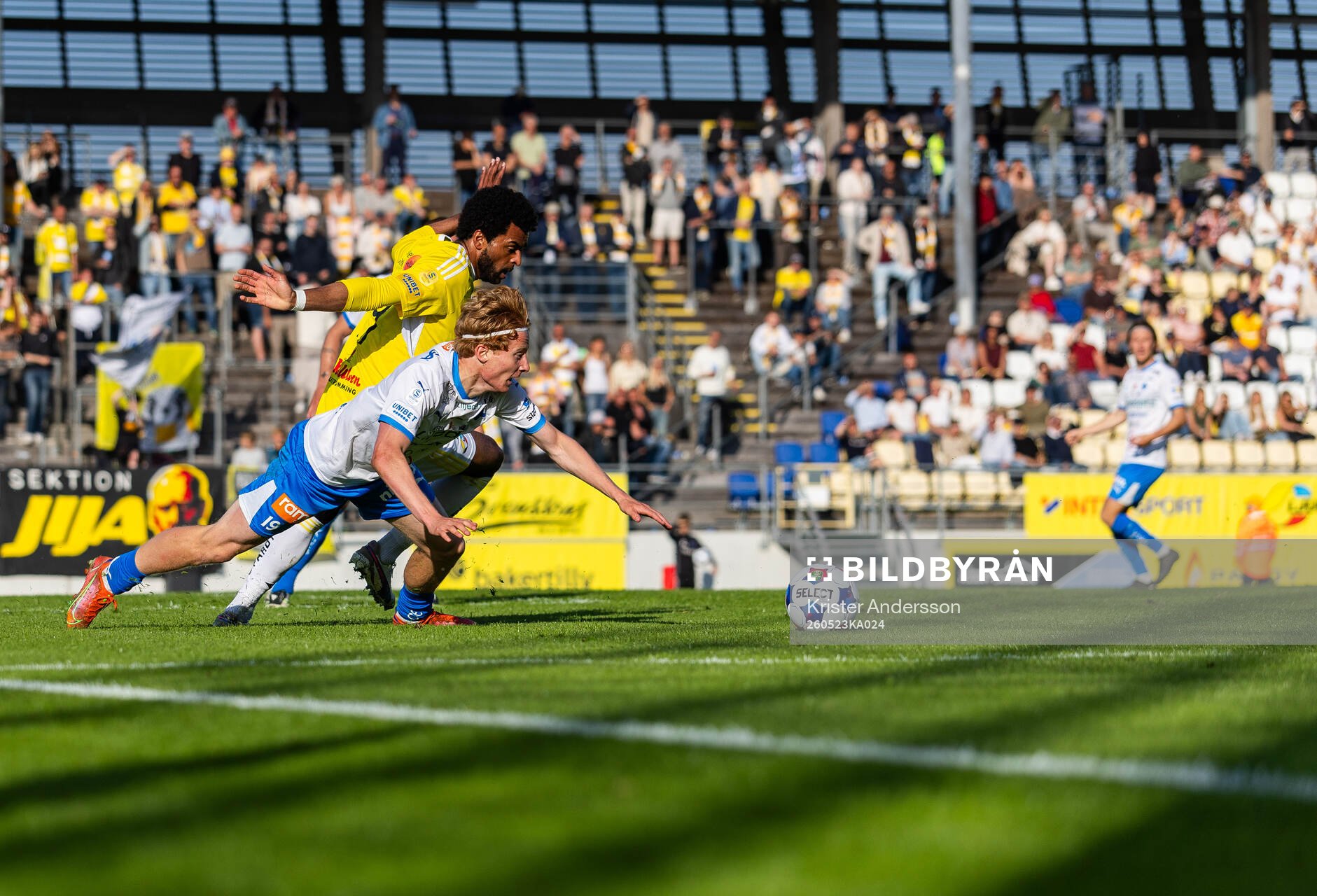 IFK Värnamos Erik Freij och Falkenbergs Hugo Komano