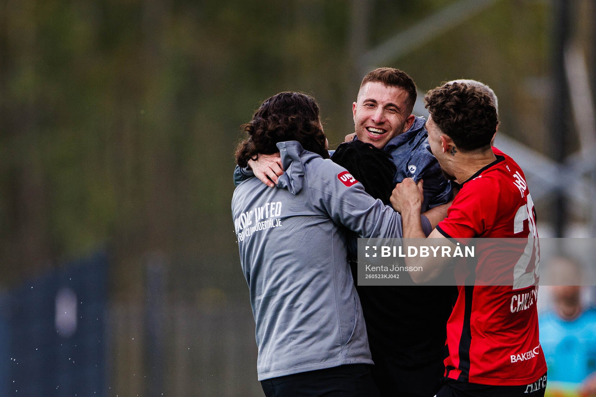 Nordic Uniteds tränare Steven Younan jublar