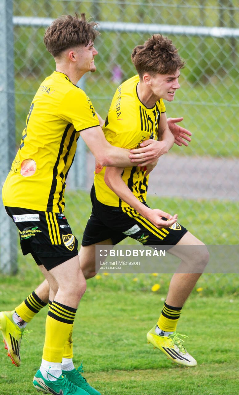 IFK Hässleholms Neo Jakobsson jublar över sitt 1-1 i