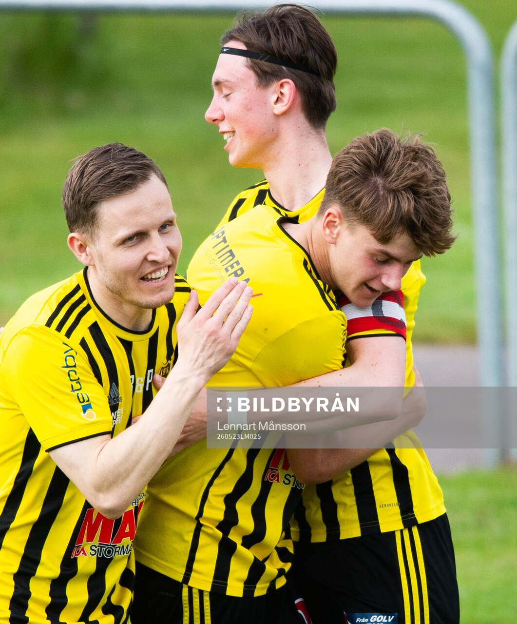 IFK Hässleholms Neo Jakobsson jublar över sitt 1-1 och