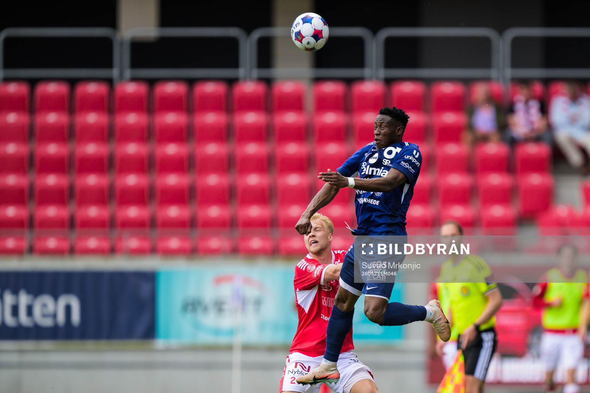 Kalmars Victor Larsson och Degerfors Yiriyon Gideon Yaw