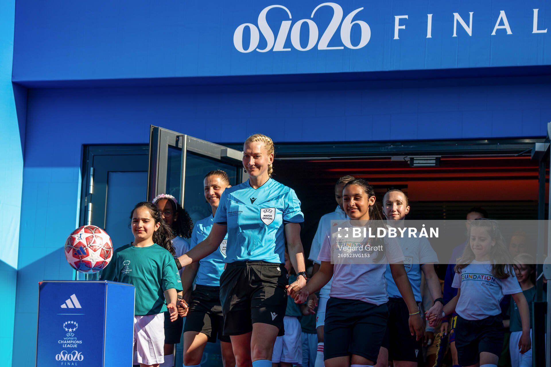 Referee Tess Olofsson enters the pitch