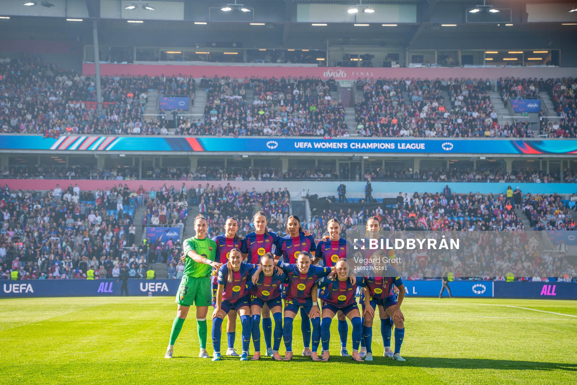 The starting eleven of Barcelona pose for a team photo